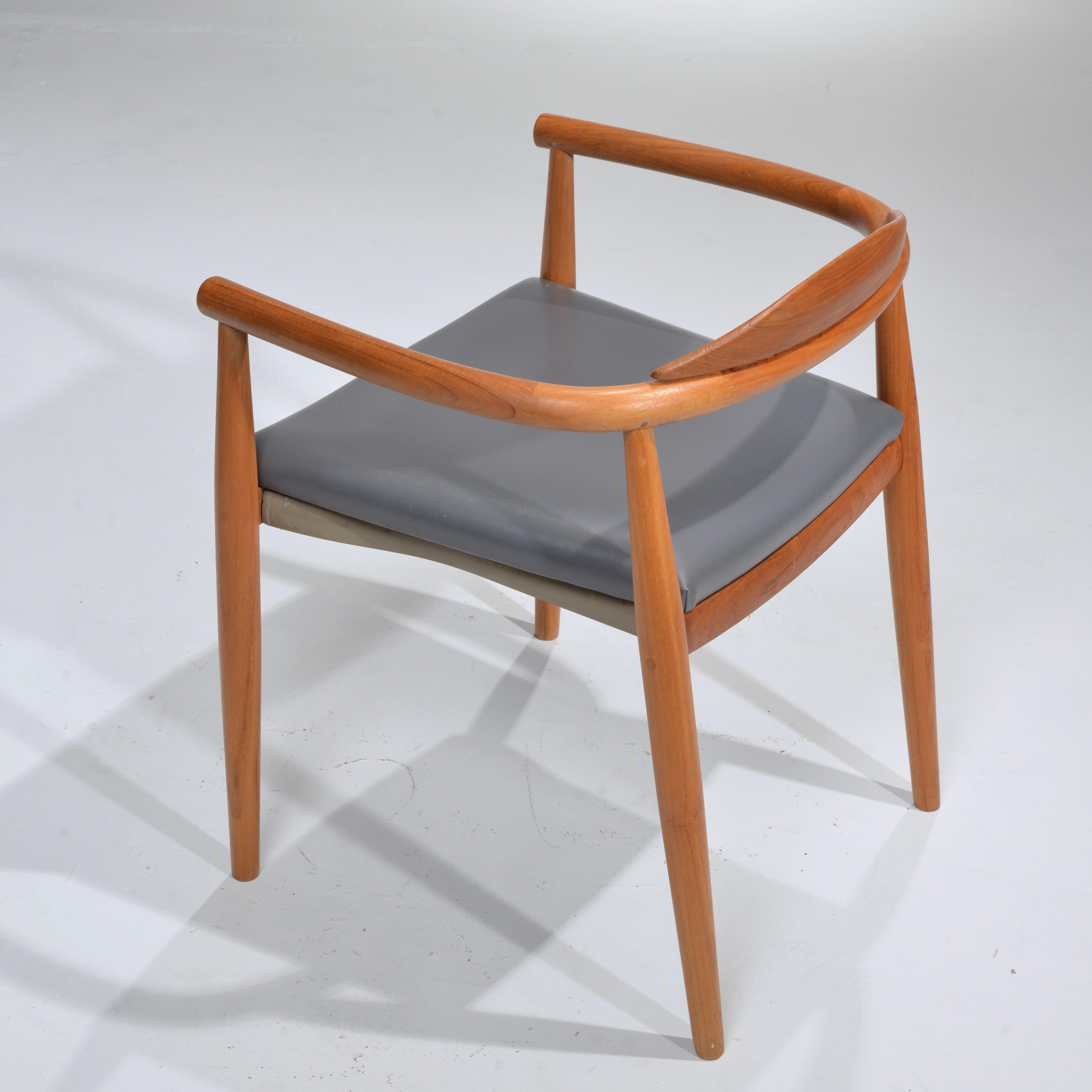 16 Hans Wegner Style Teak Chairs For Sale 3
