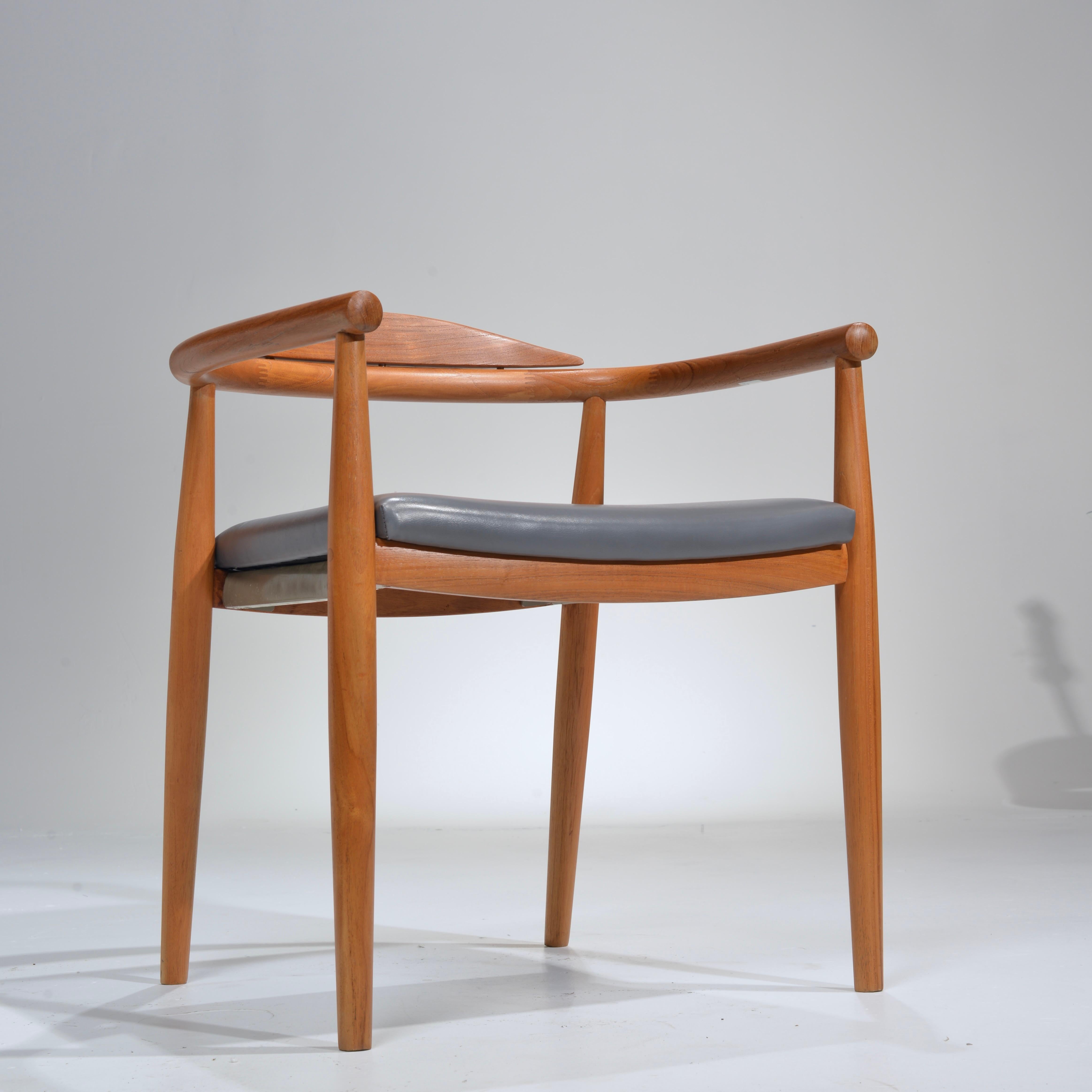 Scandinave moderne 16 chaises en teck de style Hans Wegner en vente