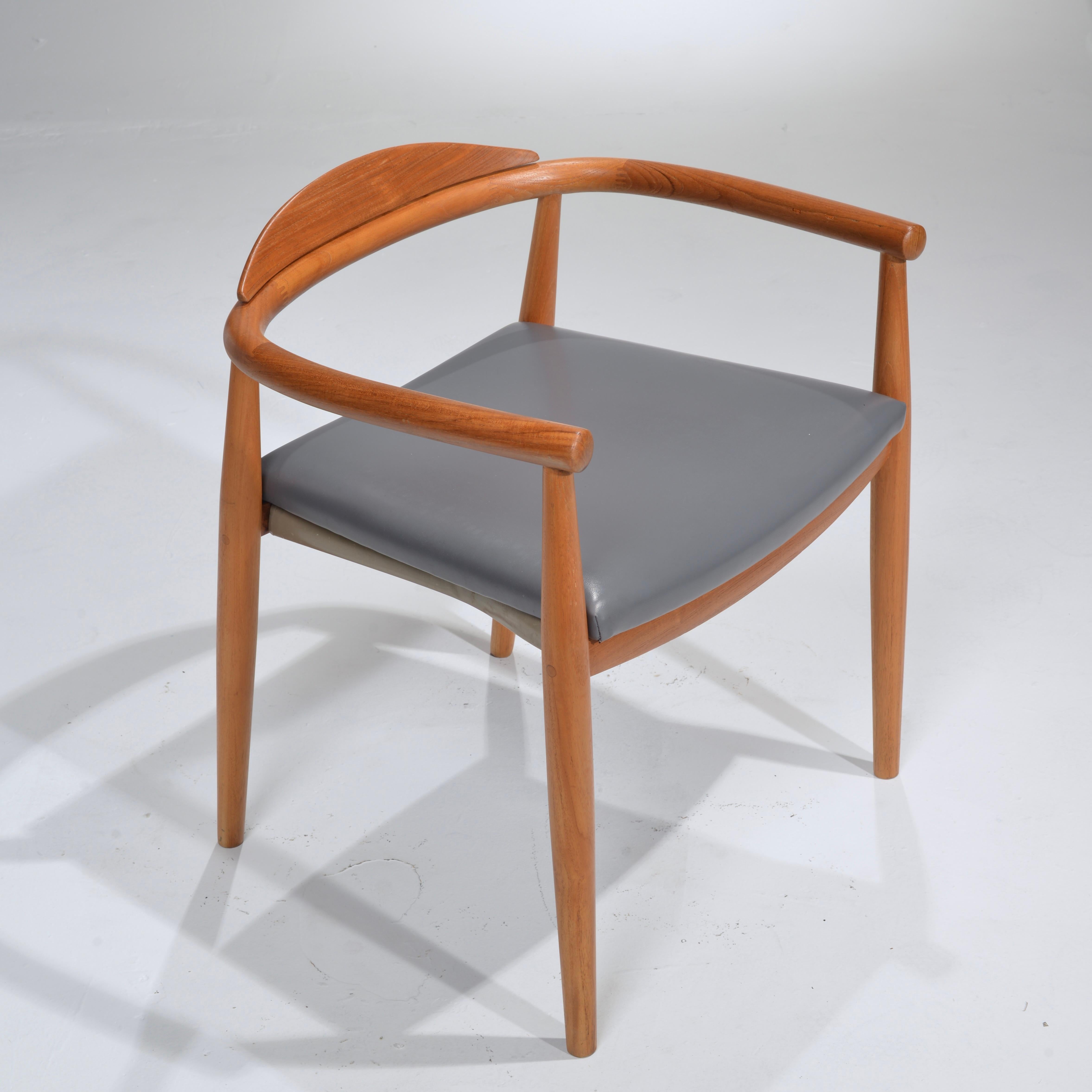 Fin du 20e siècle 16 chaises en teck de style Hans Wegner en vente
