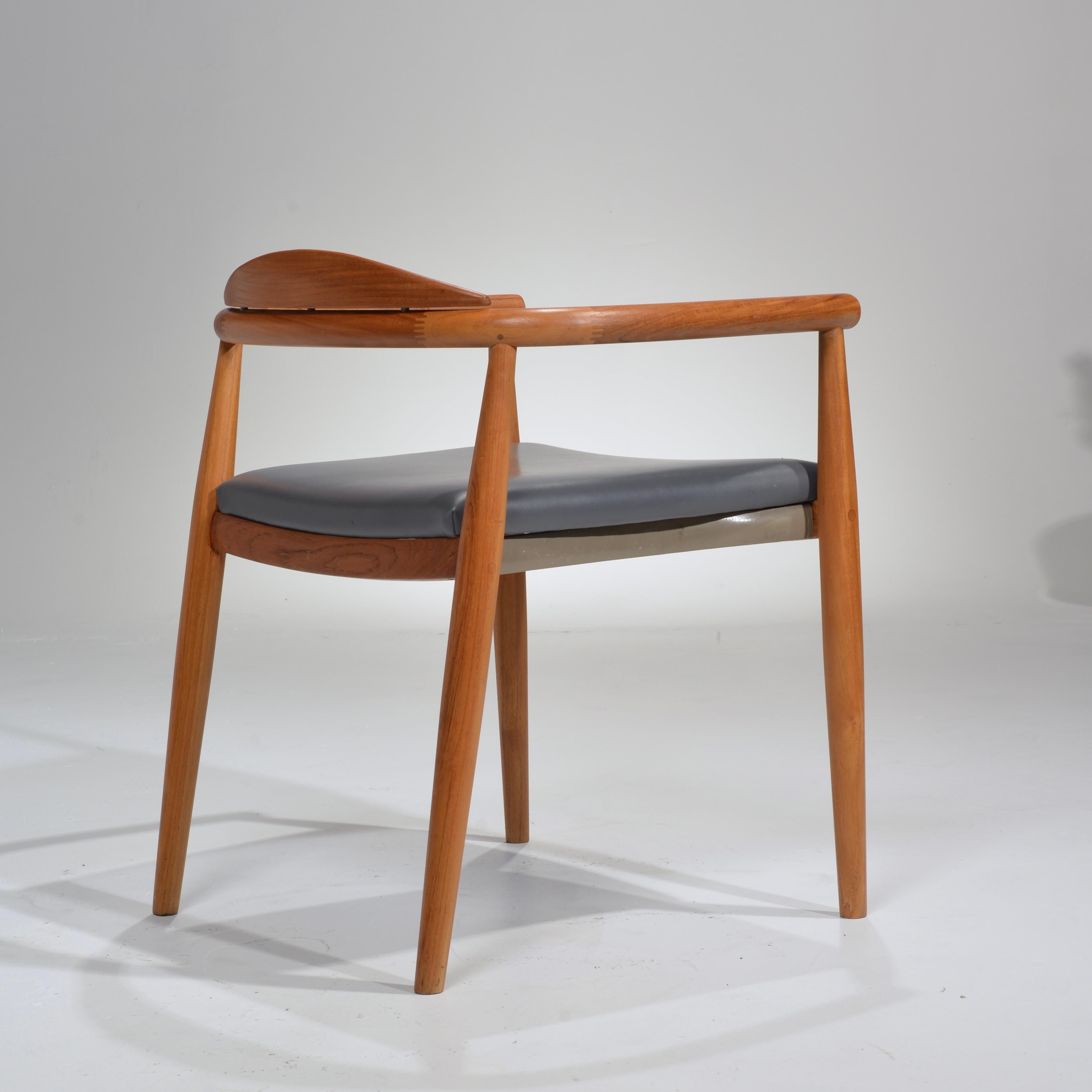 Late 20th Century 16 Hans Wegner Style Teak Chairs For Sale