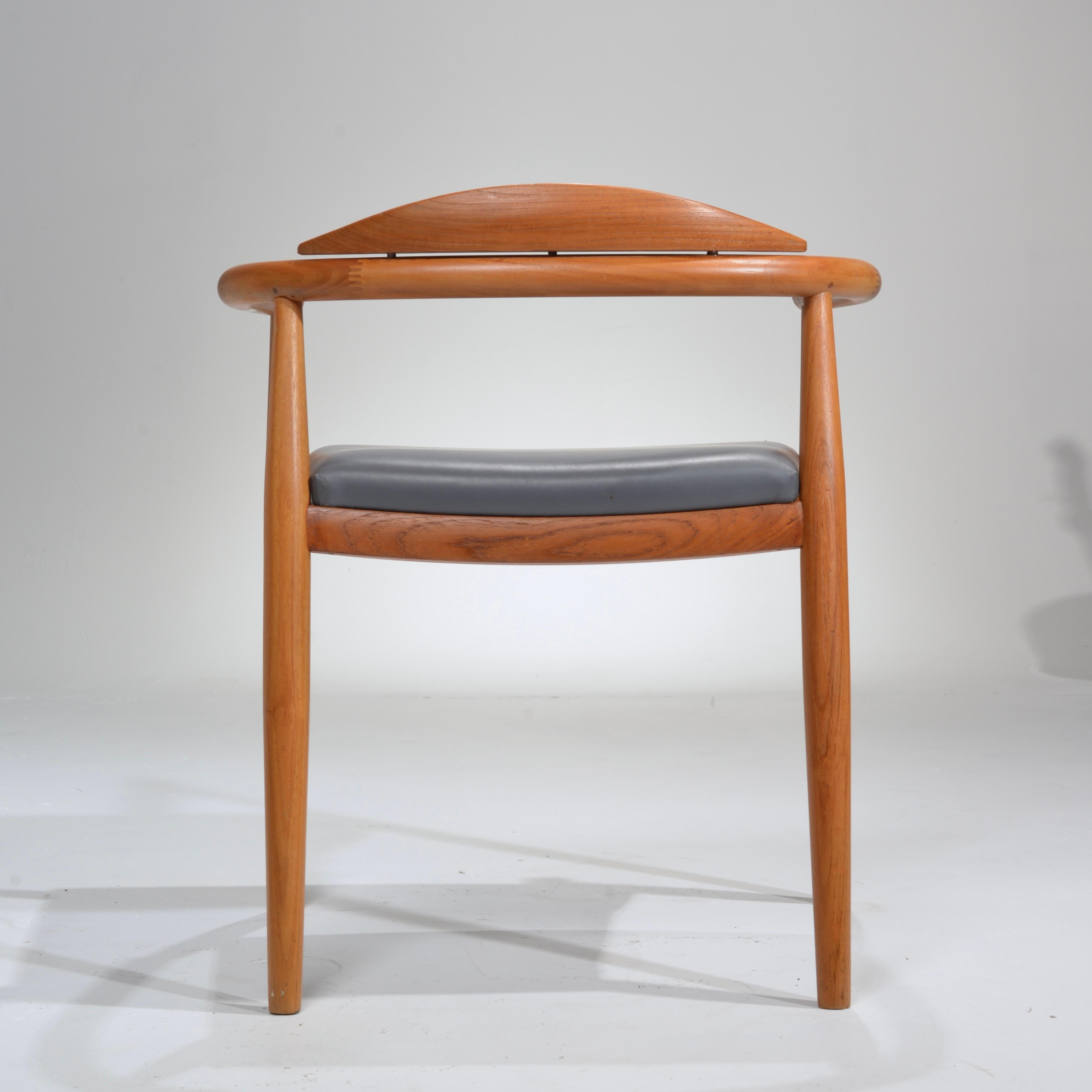 16 Hans Wegner Style Teak Chairs For Sale 2