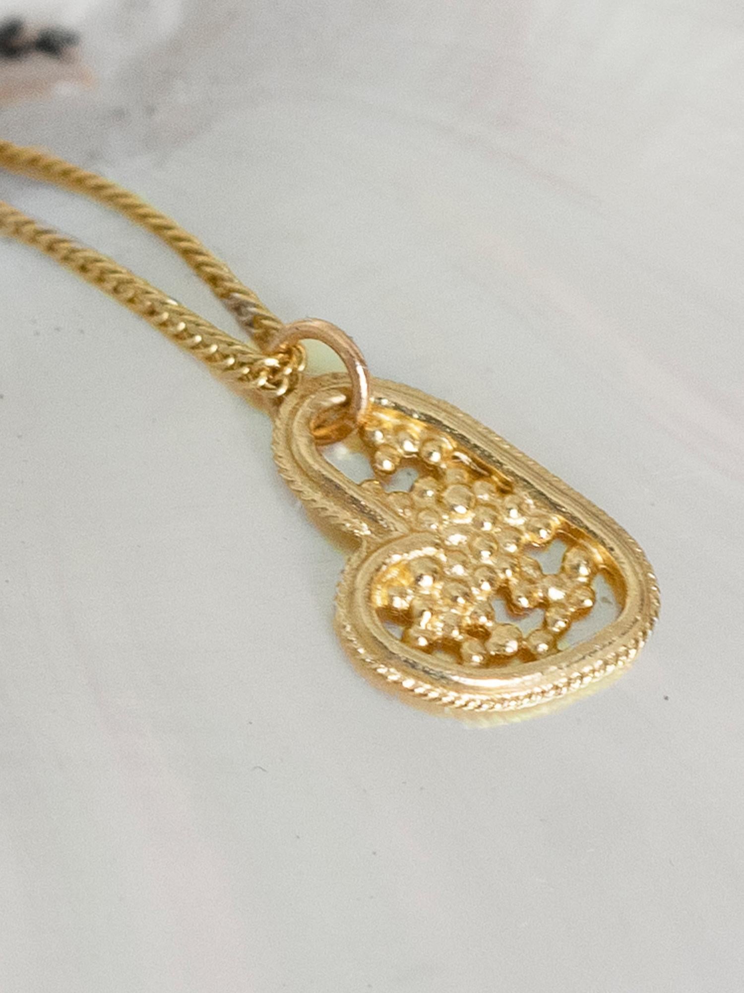 14 Karat Gold Heart Shaped Filigree Pendant Necklace by Mon Pilar 16 Inches In New Condition For Sale In Brooklyn, NY