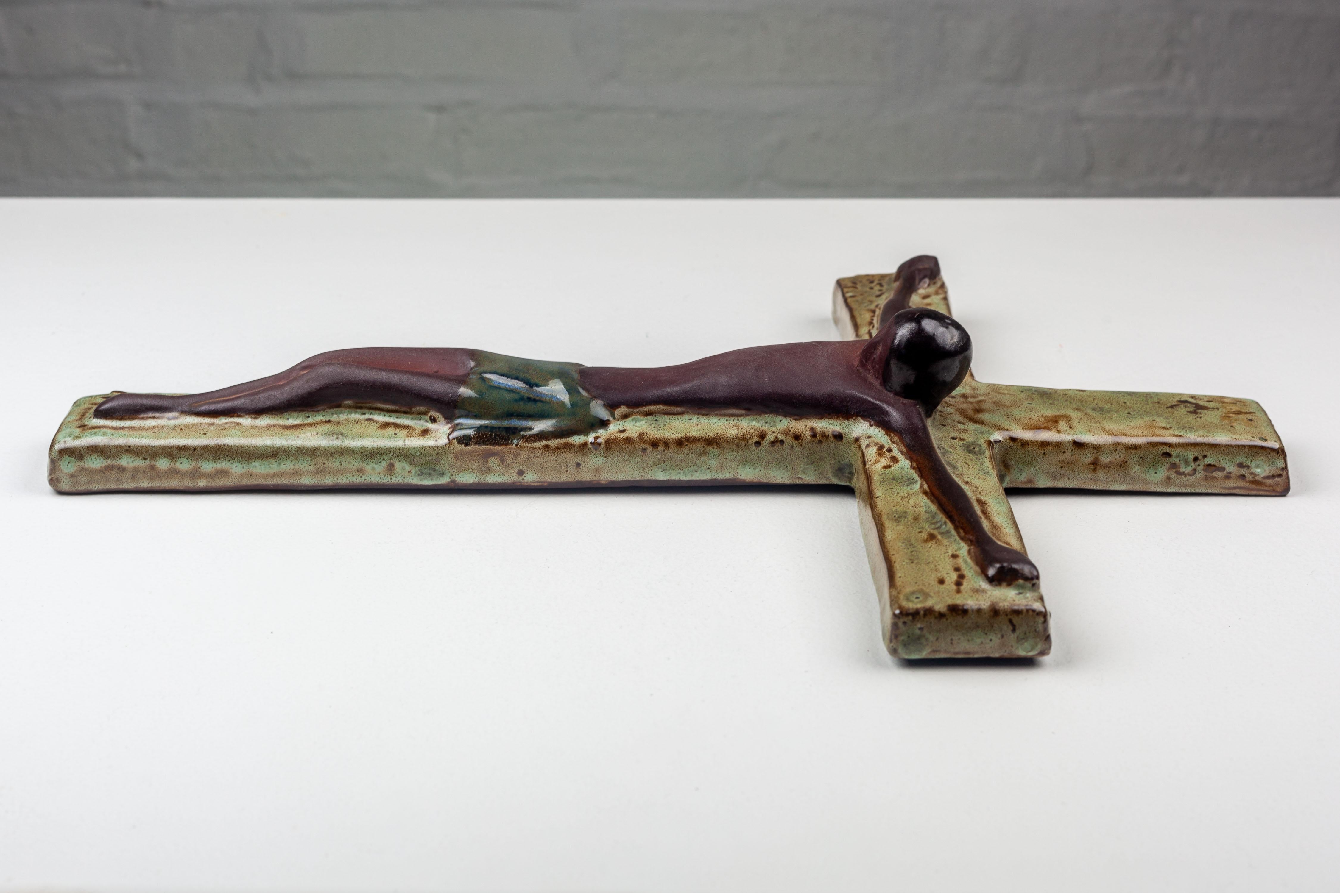 Mid-Century Modern 16-Inch Modernist Studio Pottery Wall Crucifix - Handmade in Europe For Sale