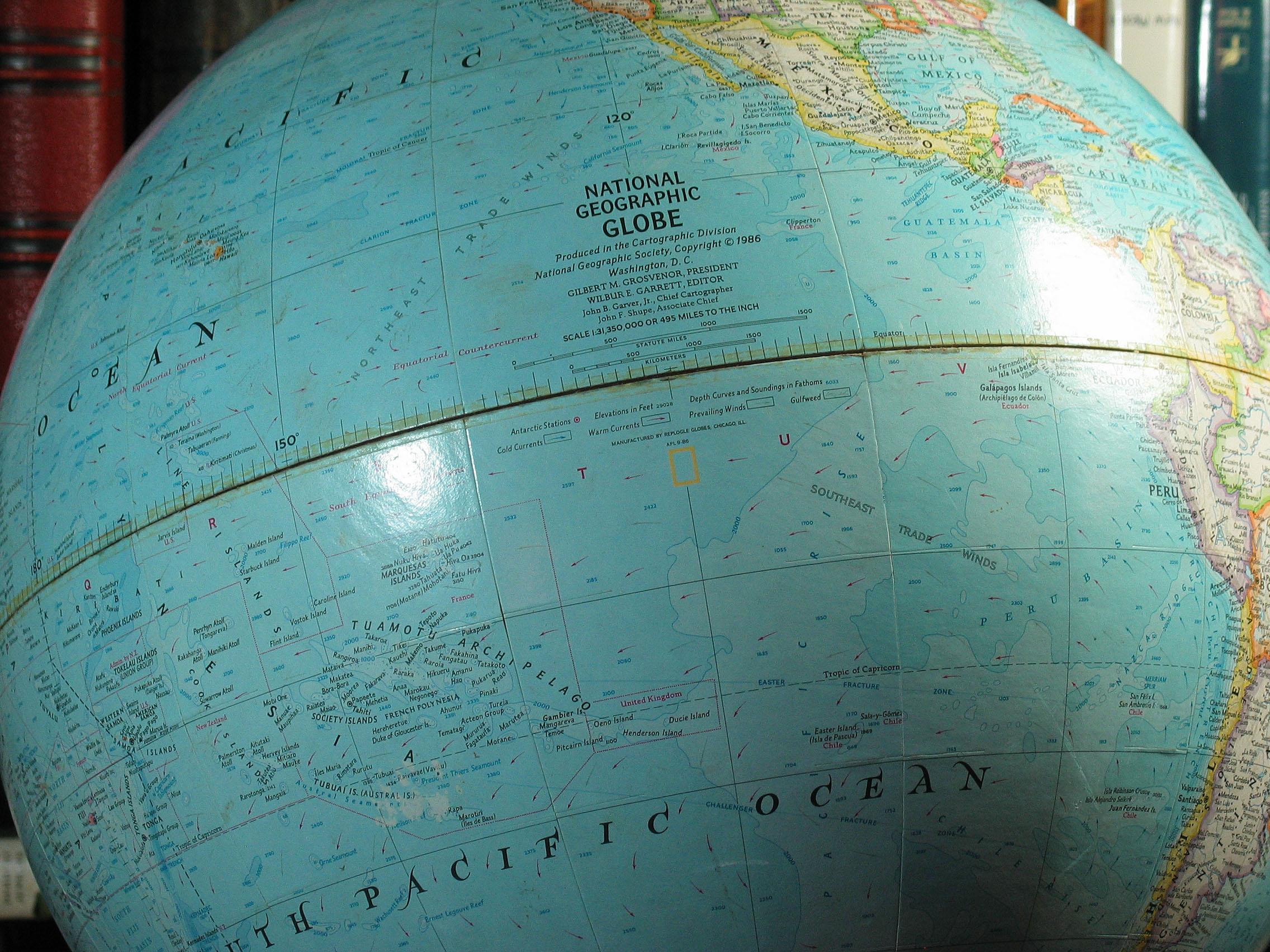 Fait à la machine Globe terrestre de 16 pouces 1986 National Geographic en vente