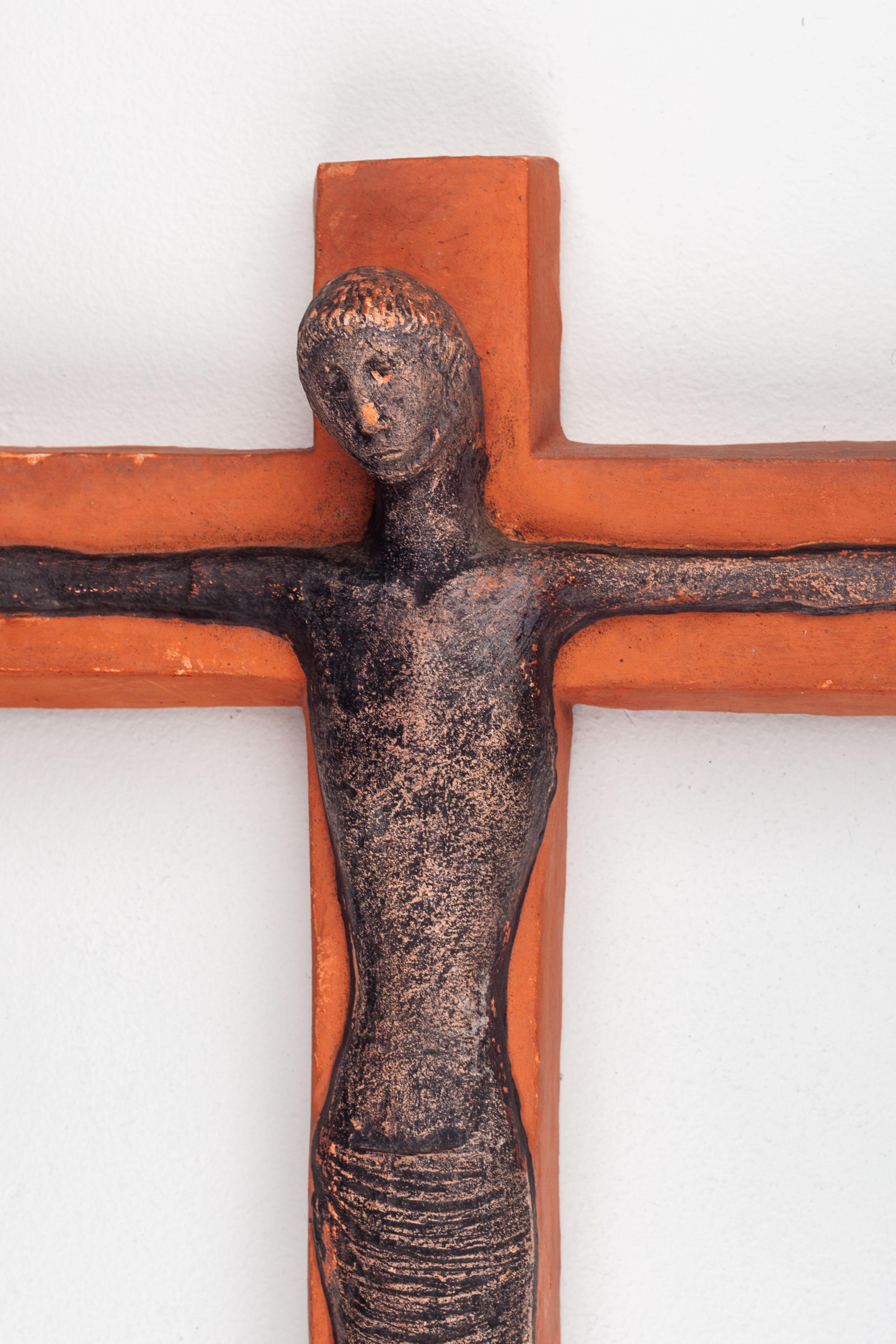 16-Inch Wall Cross in Matte Terracotta with Black Christ In Good Condition For Sale In Chicago, IL