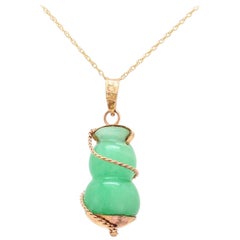 16 Karat Yellow Gold Green Jade Pendant Necklace 5.1 Grams