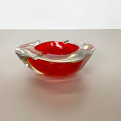 Aschenbecher aus facettiertem Sommerso-Schalenelement aus Muranoglas, Murano, Italien, 1970er Jahre
