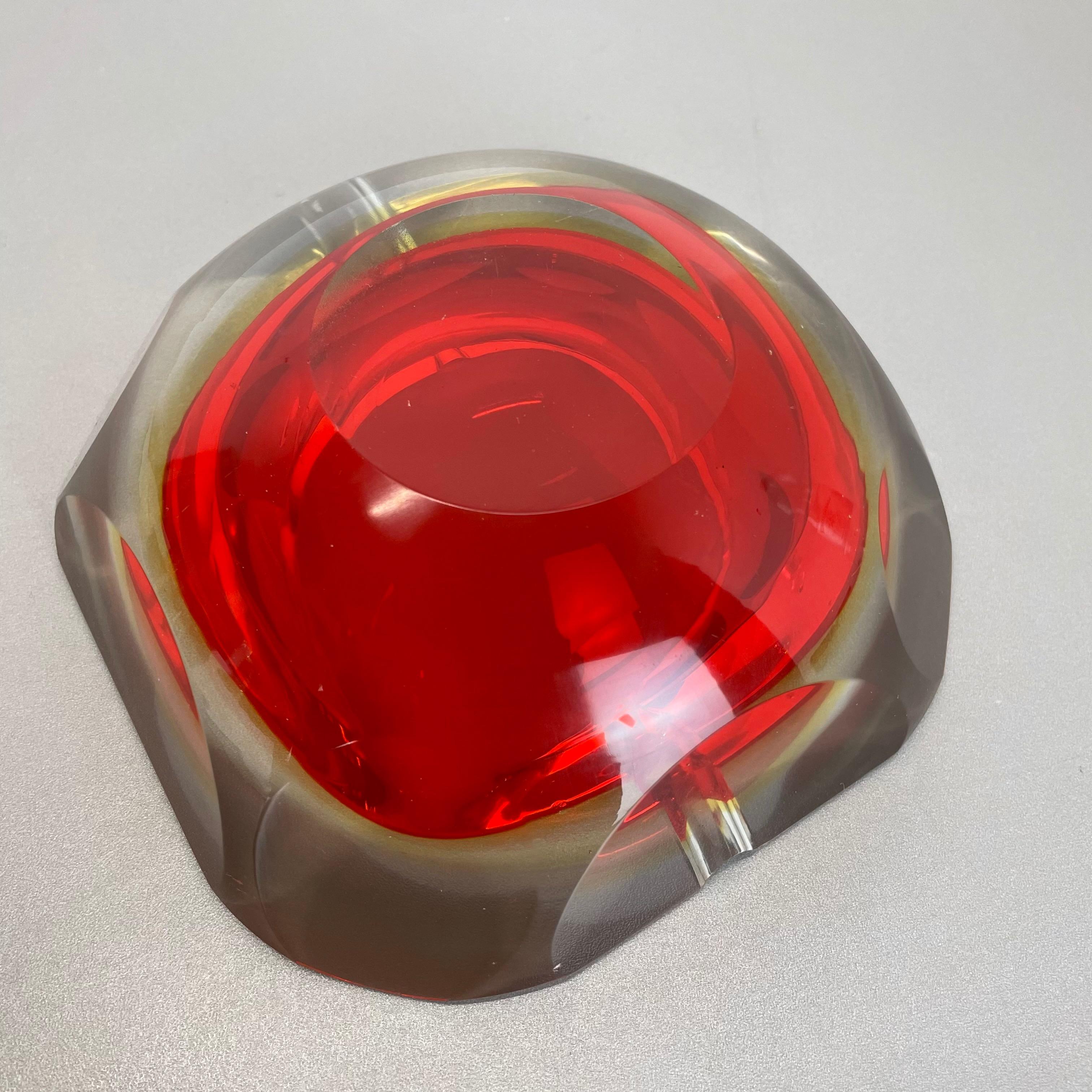 1, 6 kg Murano Glass Faceted Sommerso Bowl Element Ashtray, Murano, Italy, 1970s For Sale 13