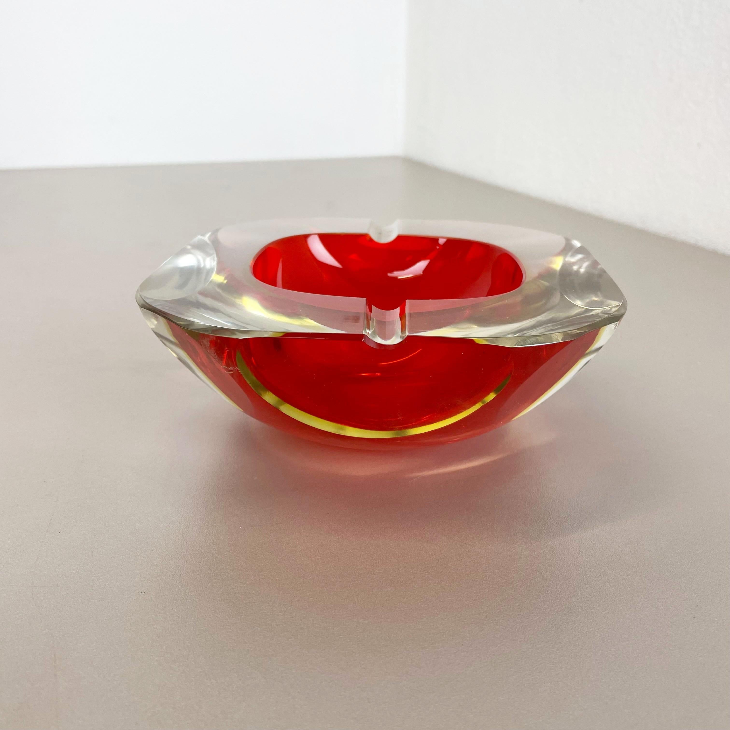 Mid-Century Modern 1, 6 kg Murano Glass Faceted Sommerso Bowl Element Ashtray, Murano, Italy, 1970s For Sale