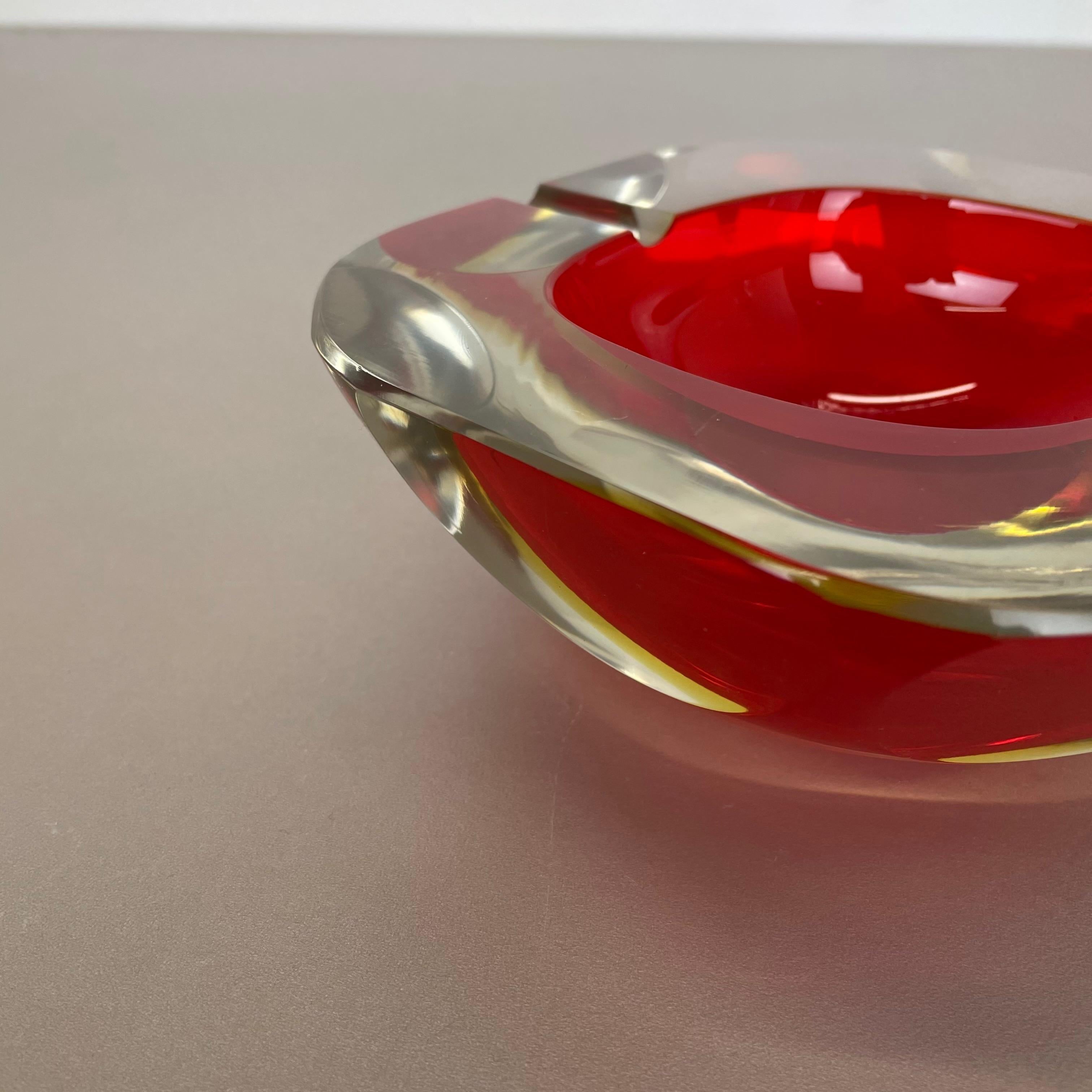 1, 6 kg Murano Glass Faceted Sommerso Bowl Element Ashtray, Murano, Italy, 1970s For Sale 1