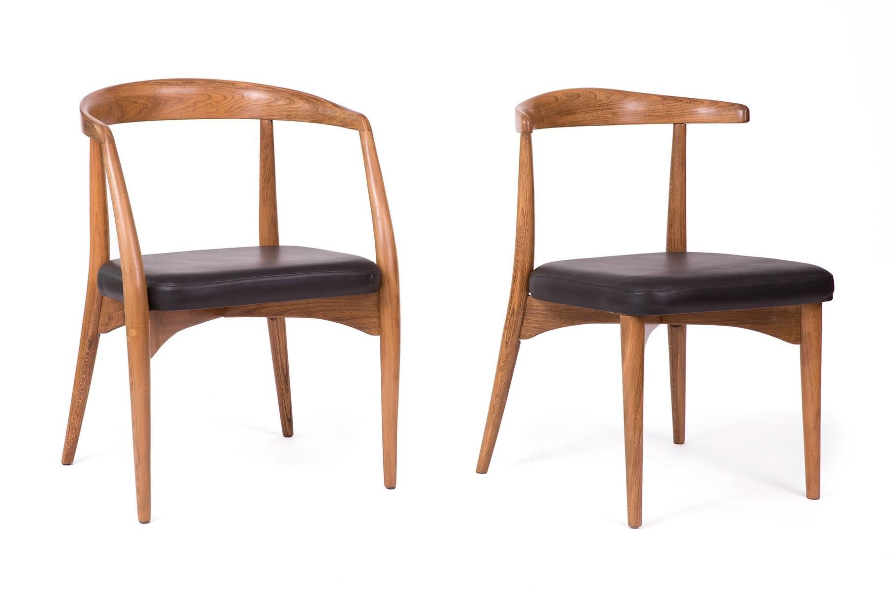 16 Lawrence Peabody oak walnut and leather dining chairs, circa early 1960s. These examples have been newly and impeccably finished and newly upholstered in black leather. we have four armchairs and 12 sides. Four of these examples are slightly