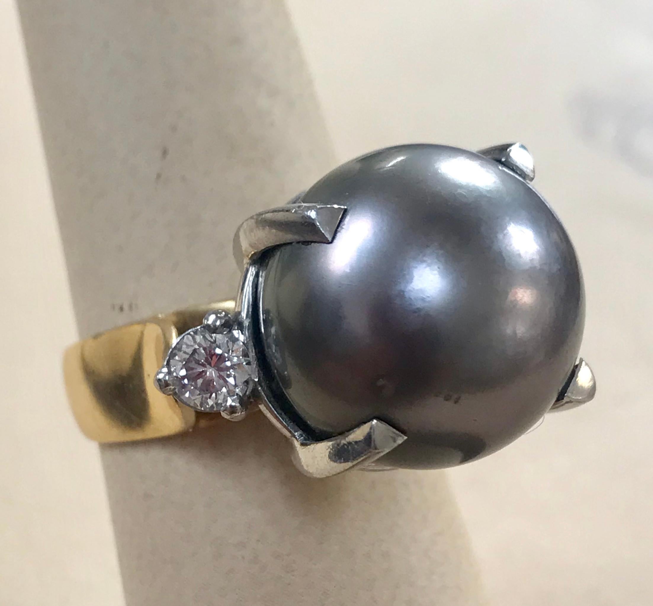 Black Tahitian Pearl and Diamond Cocktail Ring 18 Karat Gold/Platinum For Sale 3