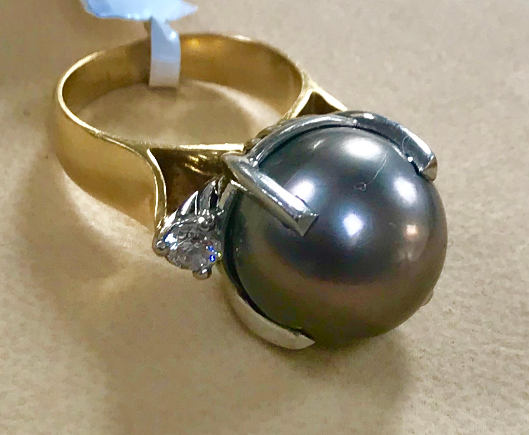 Black Tahitian Pearl and Diamond Cocktail Ring 18 Karat Gold/Platinum For Sale 5