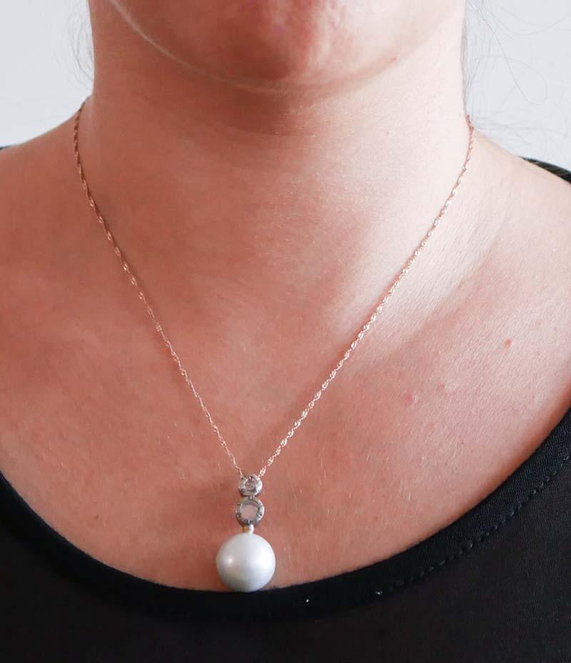 Donna Perle grigie da 16 mm,  Collana con diamanti, oro rosa e argento. in vendita