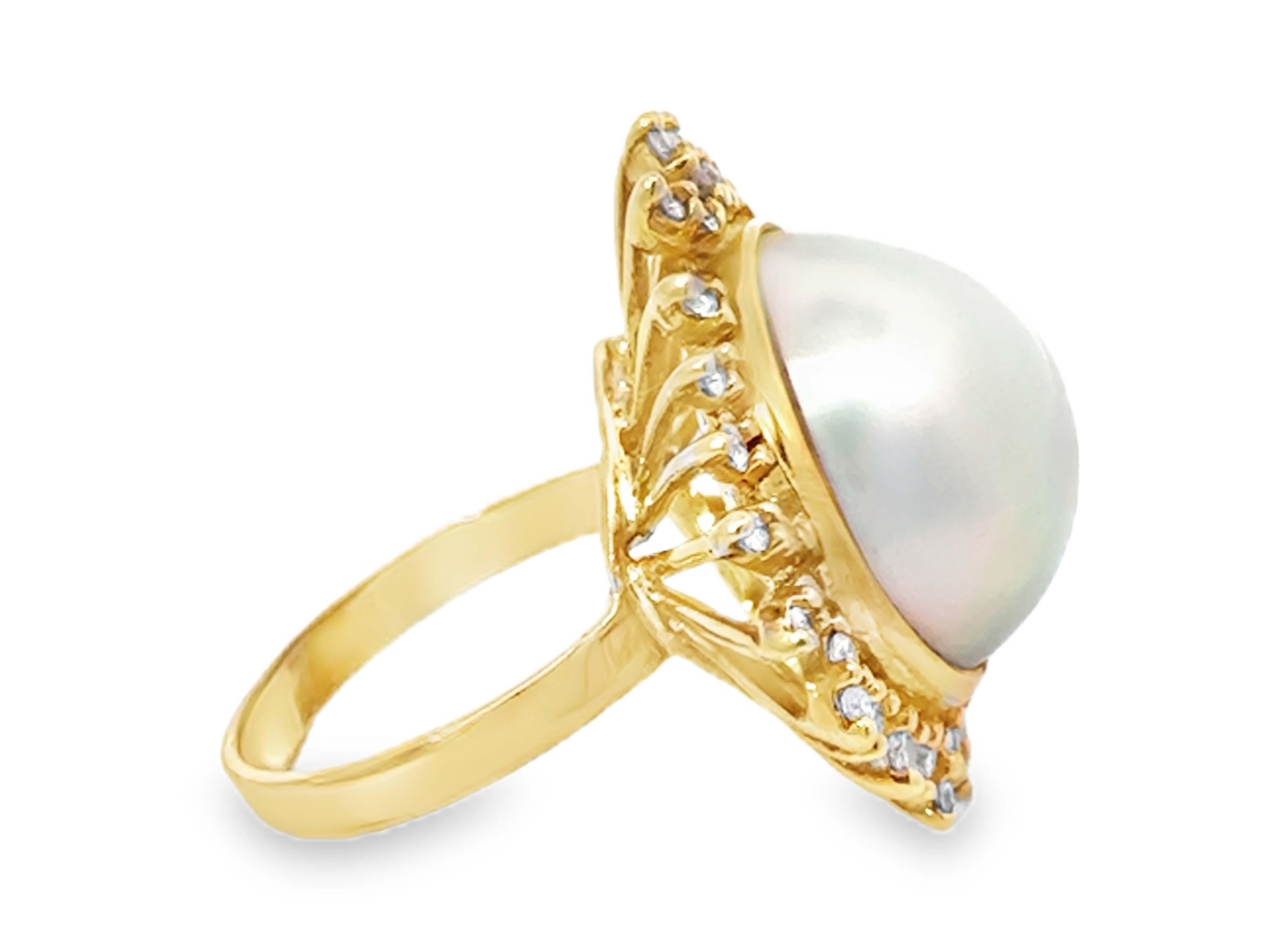 Bague de 16 mm en or jaune 18k avec halo de perles de Mabe et de diamants Unisexe en vente