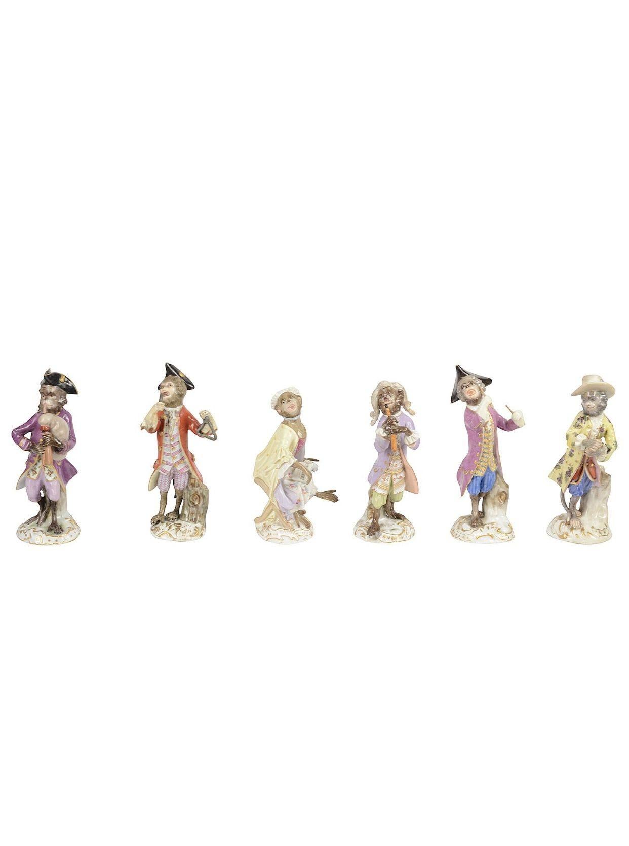 A rare set of 16 late 19th Century Meissen porcelain Monkey band, with the conductor on a pedestal and various band players. 
Circa 1890.
 
Batch 66 VT YEKZZ.