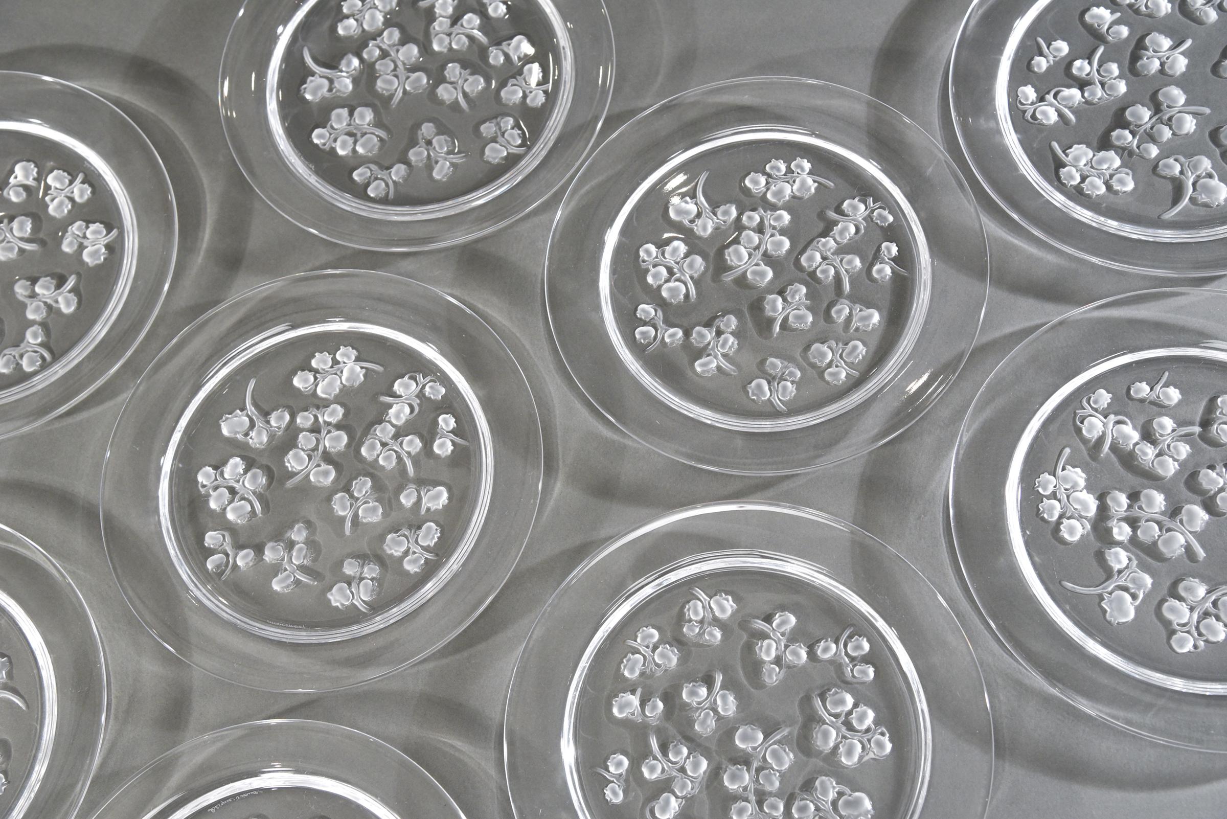 16 Platos de Postre de Cristal Lalique Firmados 