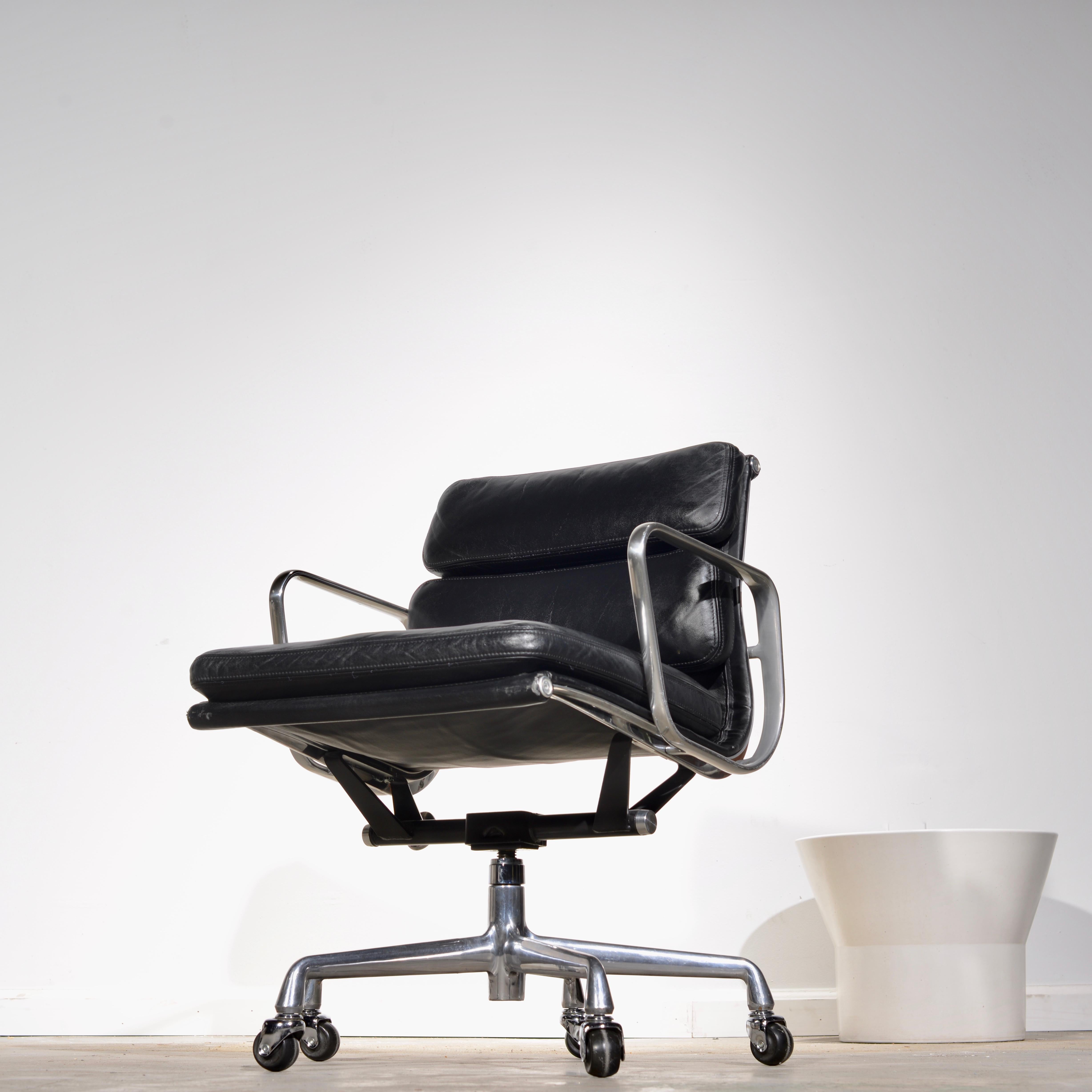 Mid-20th Century 16 Soft Pad Management Chairs by Charles Eames for Herman Miller 