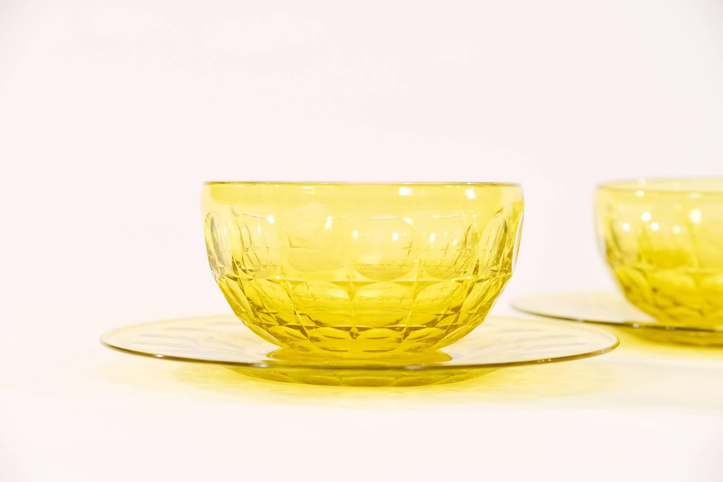 Faceted 16 Steuben Yellow Cut Crystal Dessert Bowls & Underplates w/ Armorial Crest For Sale