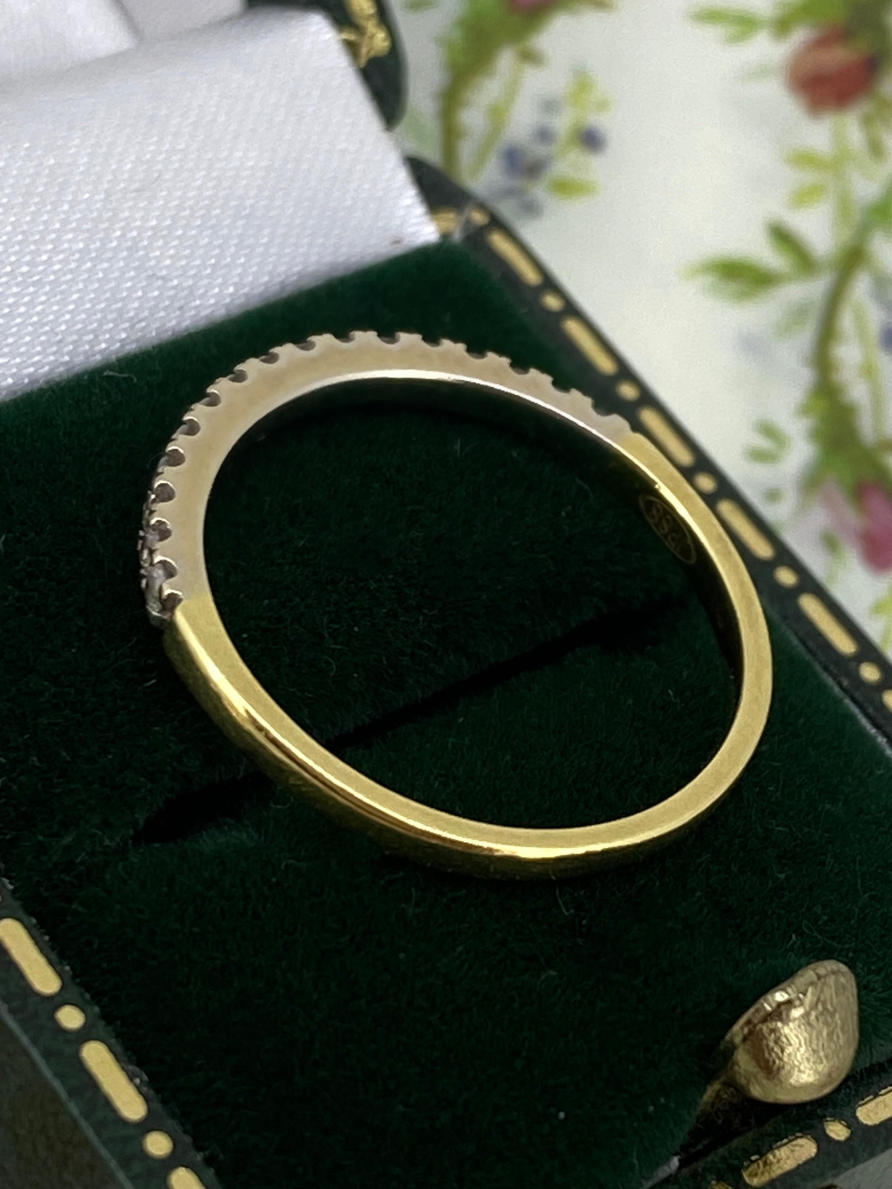 16-Stone Diamond (Castle Set) Half-Eternity Band in 9K White & Yellow Gold Damen im Angebot
