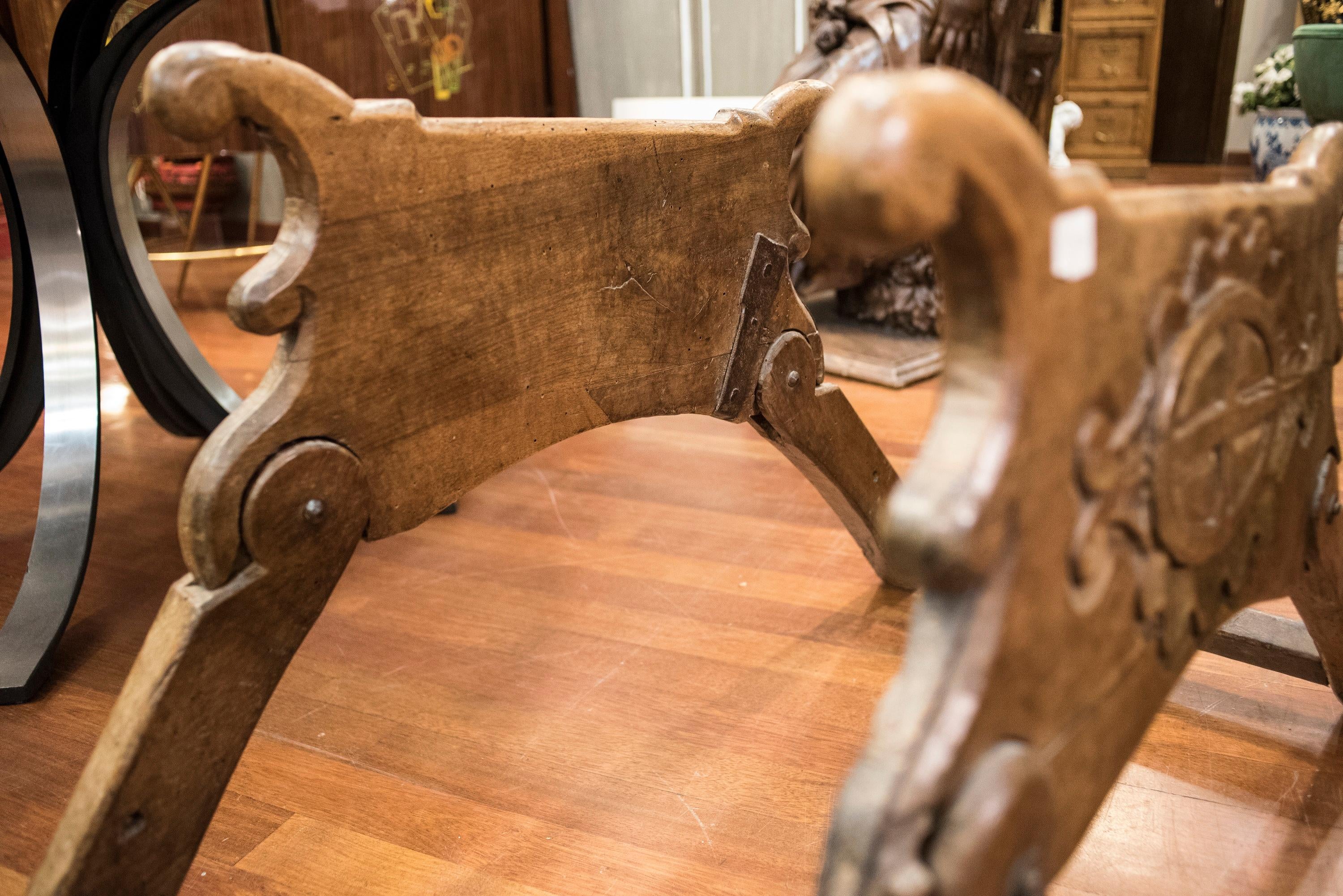 16th Century Spanish Walnut and Wrought Iron Dromedary Saddle In Good Condition In Valladolid, ES