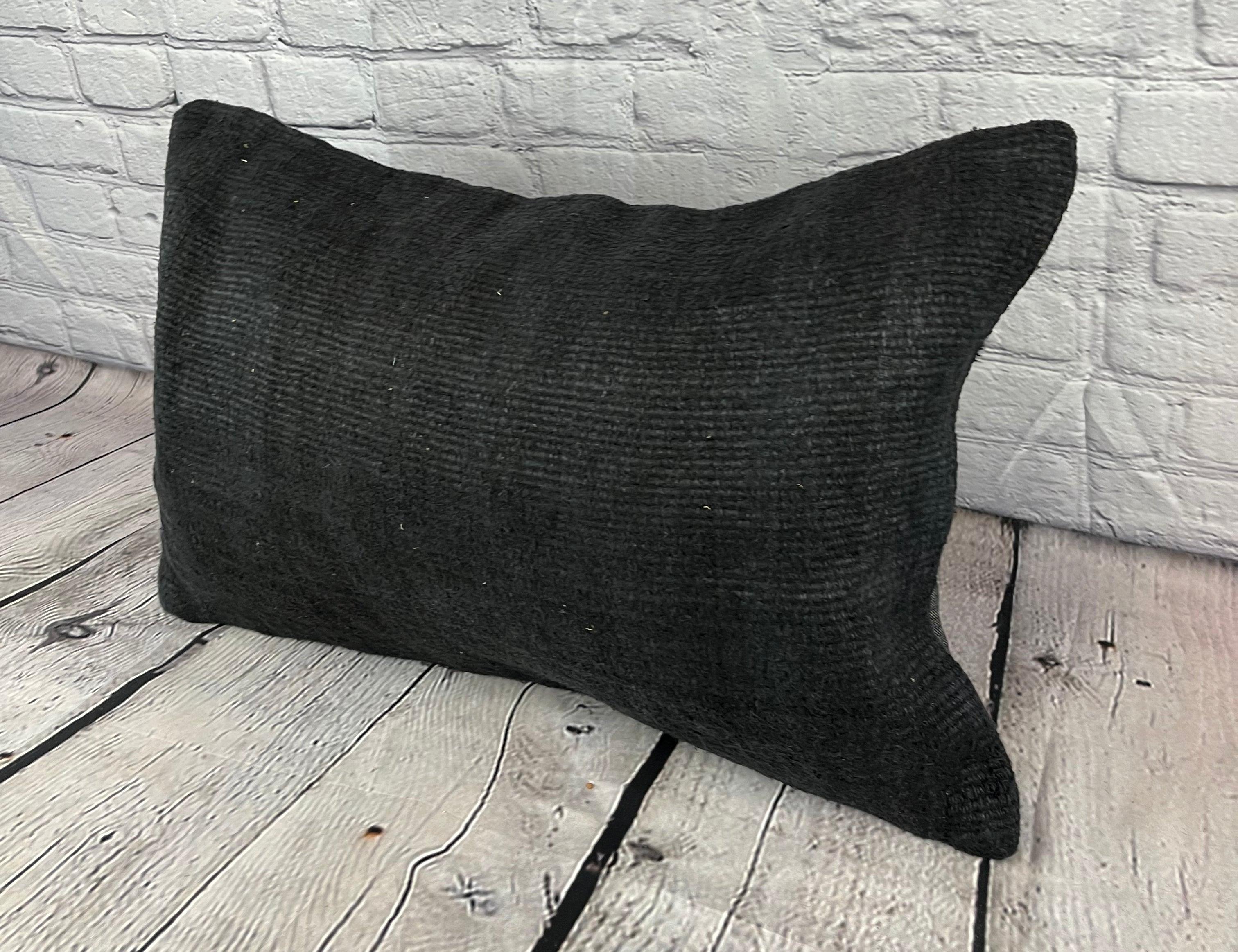 16 x 24 Hanf Kissen Türkisches Kissen Natürliches Schwarzes Kissen Kissenbezug #6052 Erhöhen Sie Ihr Heimdekor mit unserem Hanf Kissen Türkisches Kissen. Dieser exquisite, sorgfältig handgewebte Kissenbezug verleiht jedem Raum einen Hauch von