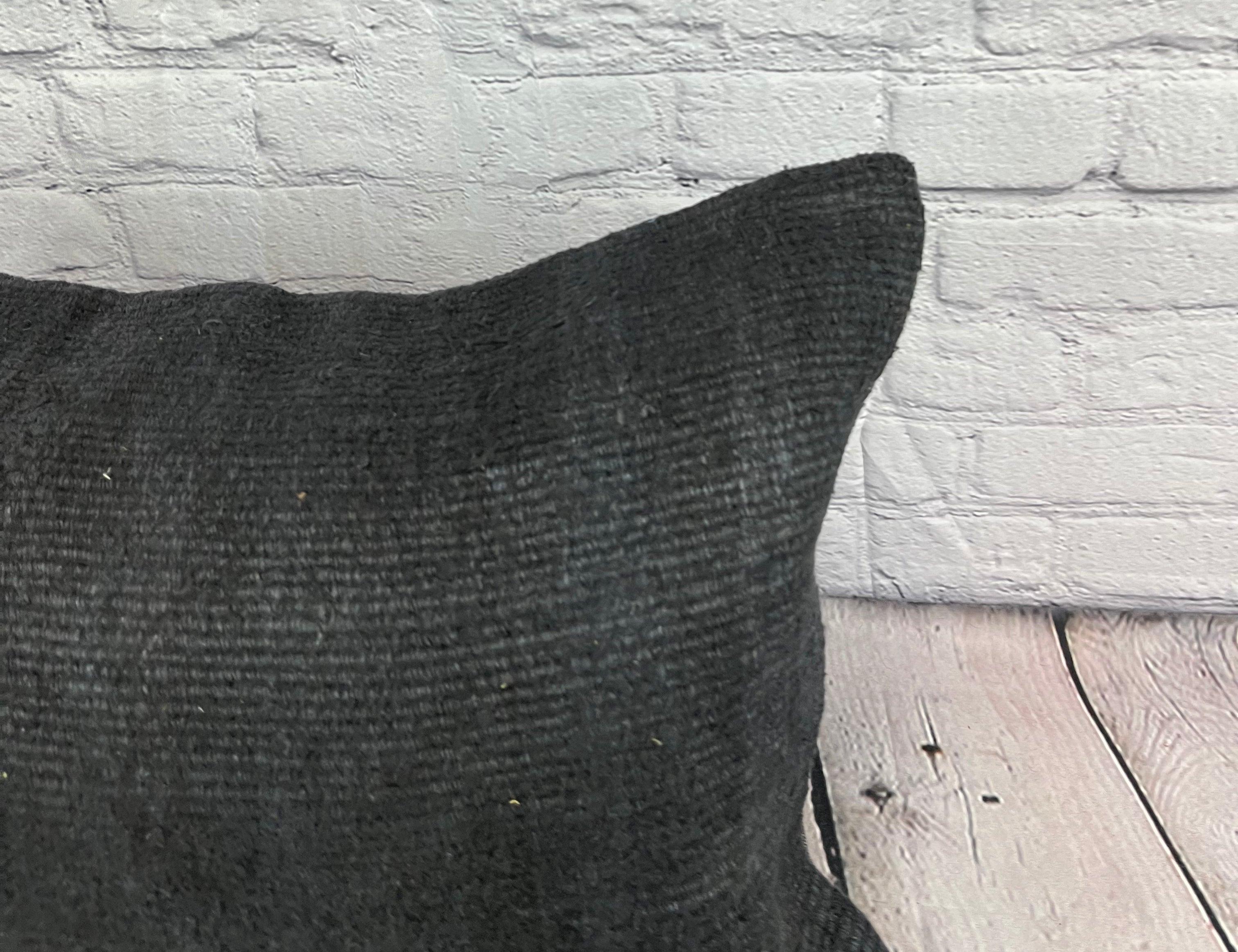 16 x 24 Hemp-Kissen Türkisches Kissen, Kissen mit natürlichem schwarzem Kissenbezug, #6052 (Handgeknüpft) im Angebot