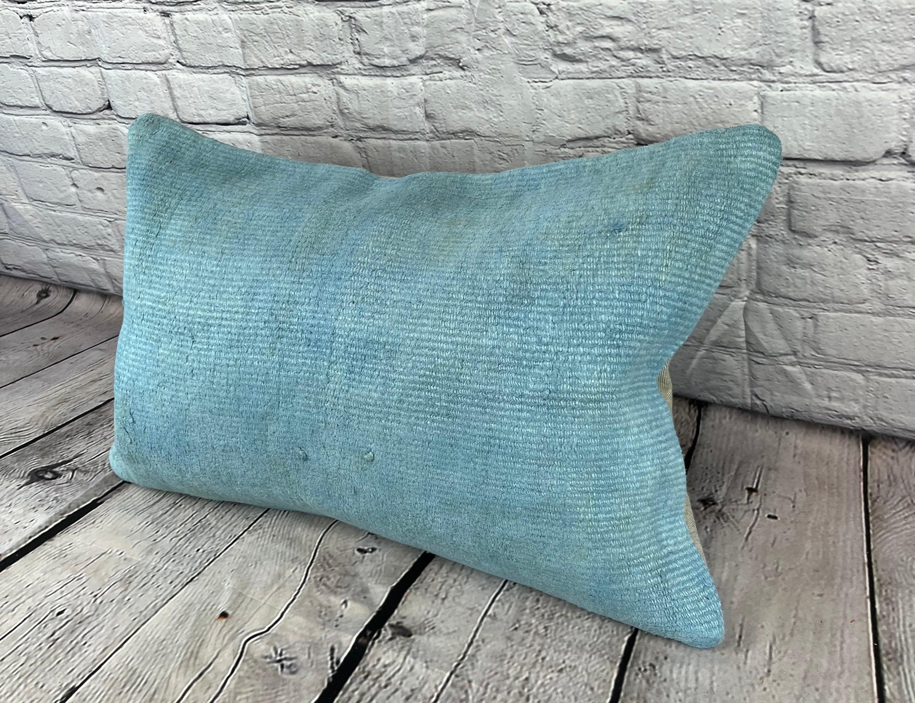 16 x 24 Cojín de cáñamo Cojín turco Funda de cojín azul natural #6208 Eleva la decoración de tu hogar con nuestro cojín de cáñamo Cojín turco. Esta exquisita funda de almohada, meticulosamente tejida a mano, añade un toque de elegancia y