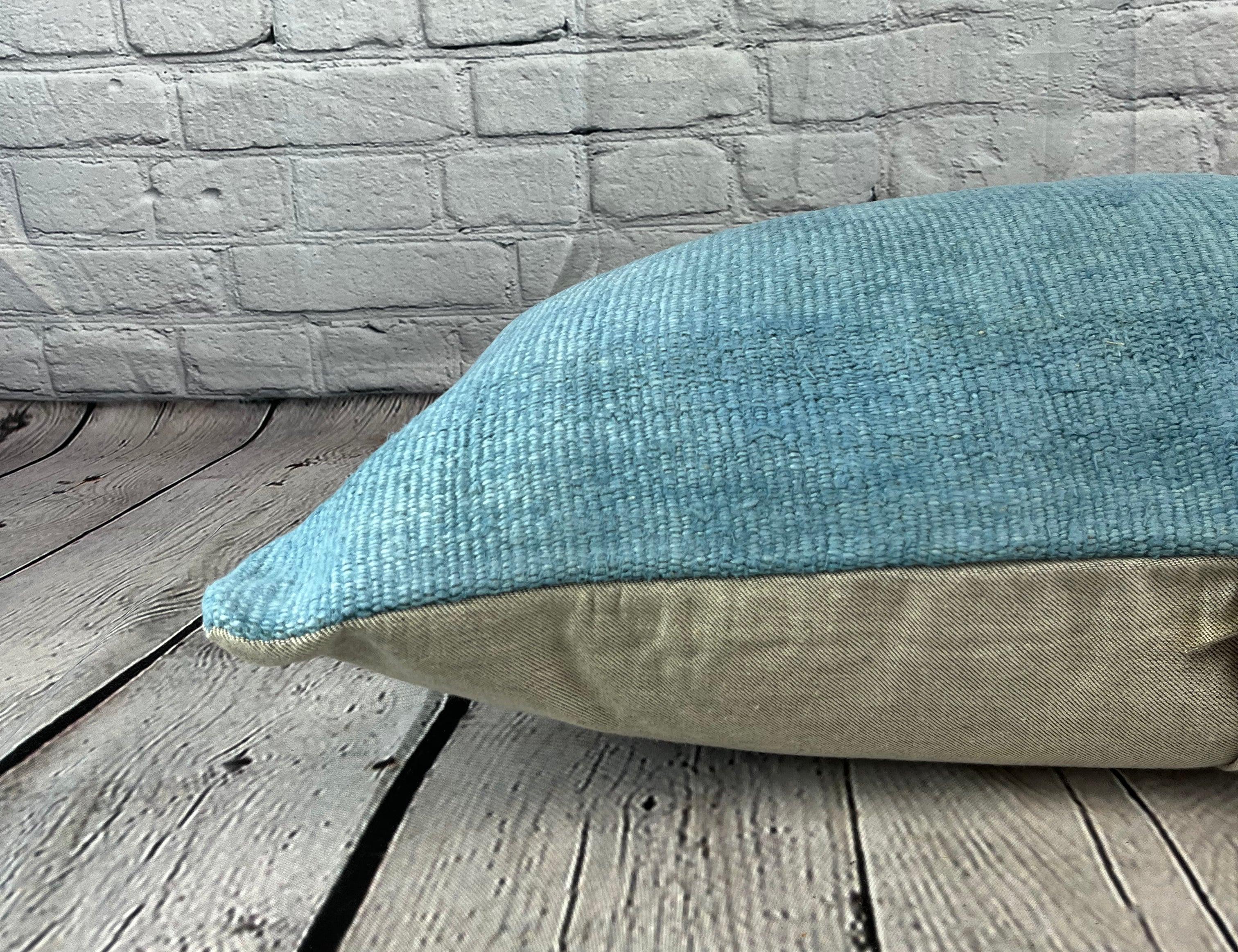 Noué à la main Coussin d'oreiller turc coussin bleu naturel 16 x 24 n° 6215 en vente