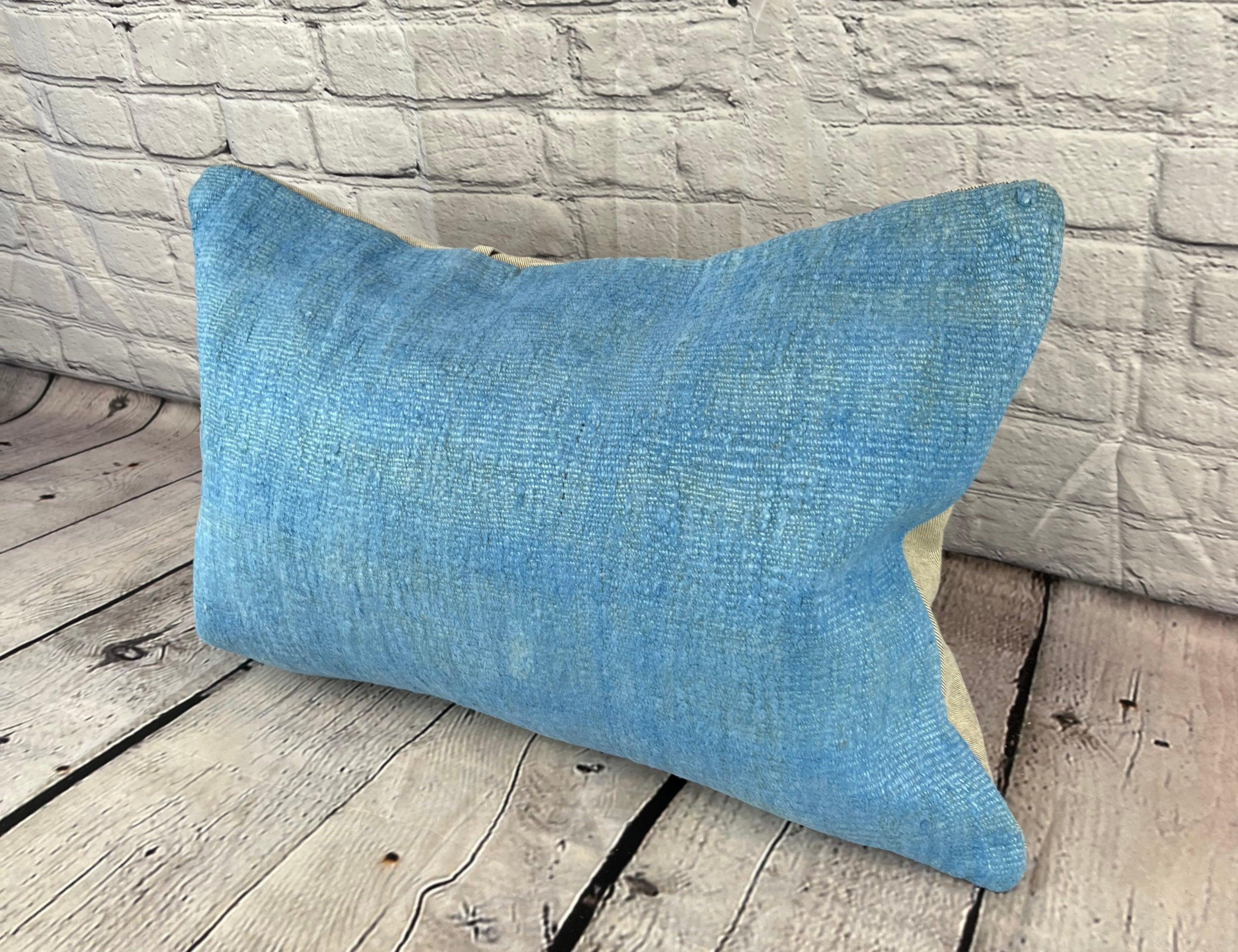 16 x 24 Cojín de Cáñamo Cojín Turco Funda de Cojín Azul Natural #6226 Eleva la decoración de tu hogar con nuestro Cojín de Cáñamo Cojín Turco. Esta exquisita funda de almohada, meticulosamente tejida a mano, añade un toque de elegancia y