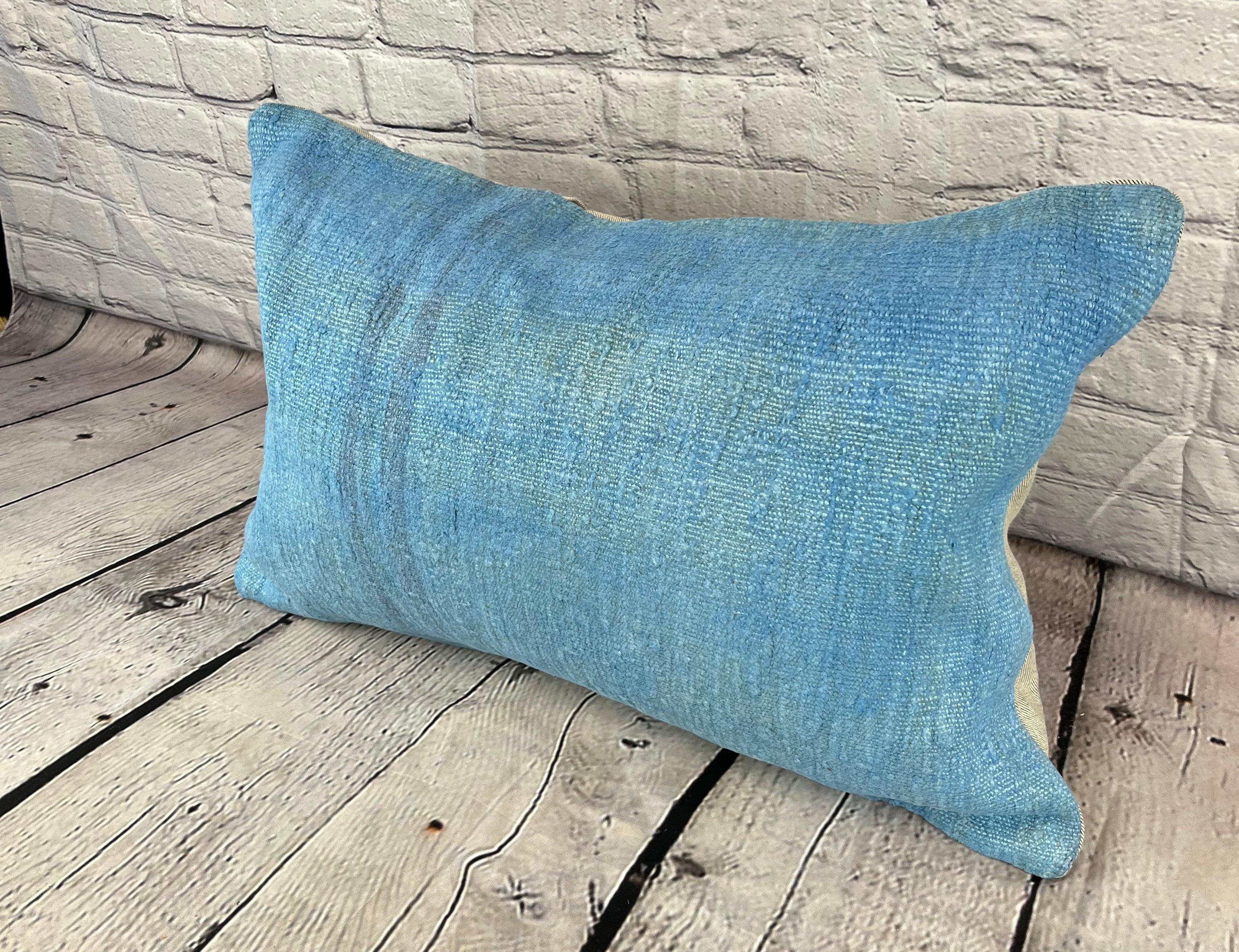 16 x 24 Cojín de cáñamo Cojín turco Funda de cojín azul natural #6229 Eleva la decoración de tu hogar con nuestro cojín de cáñamo Cojín turco. Esta exquisita funda de almohada, meticulosamente tejida a mano, añade un toque de elegancia y