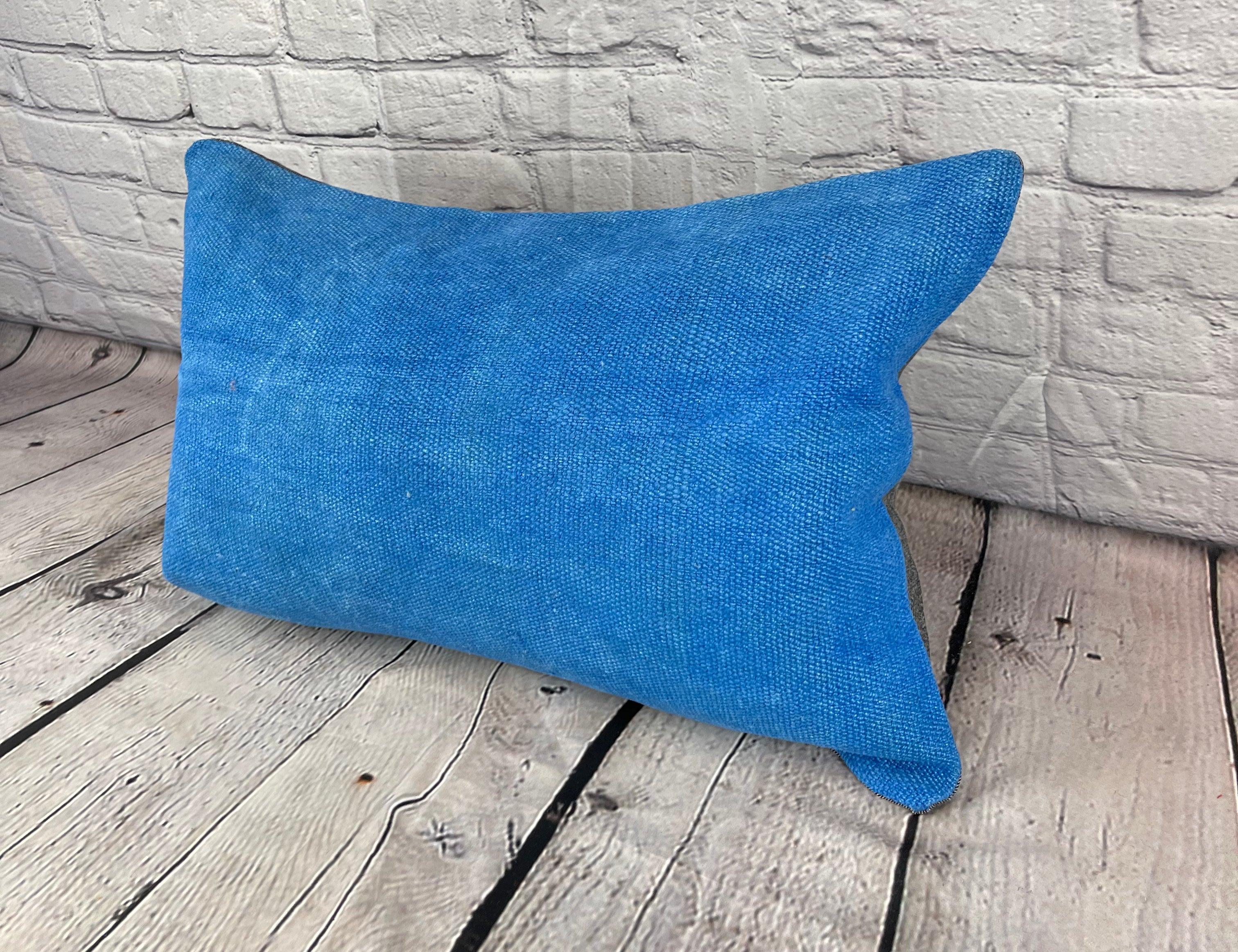 16 x 24 Cojín de cáñamo Cojín turco Funda de cojín azul natural #6245 Eleva la decoración de tu hogar con nuestro cojín de cáñamo Cojín turco. Esta exquisita funda de almohada, meticulosamente tejida a mano, añade un toque de elegancia y