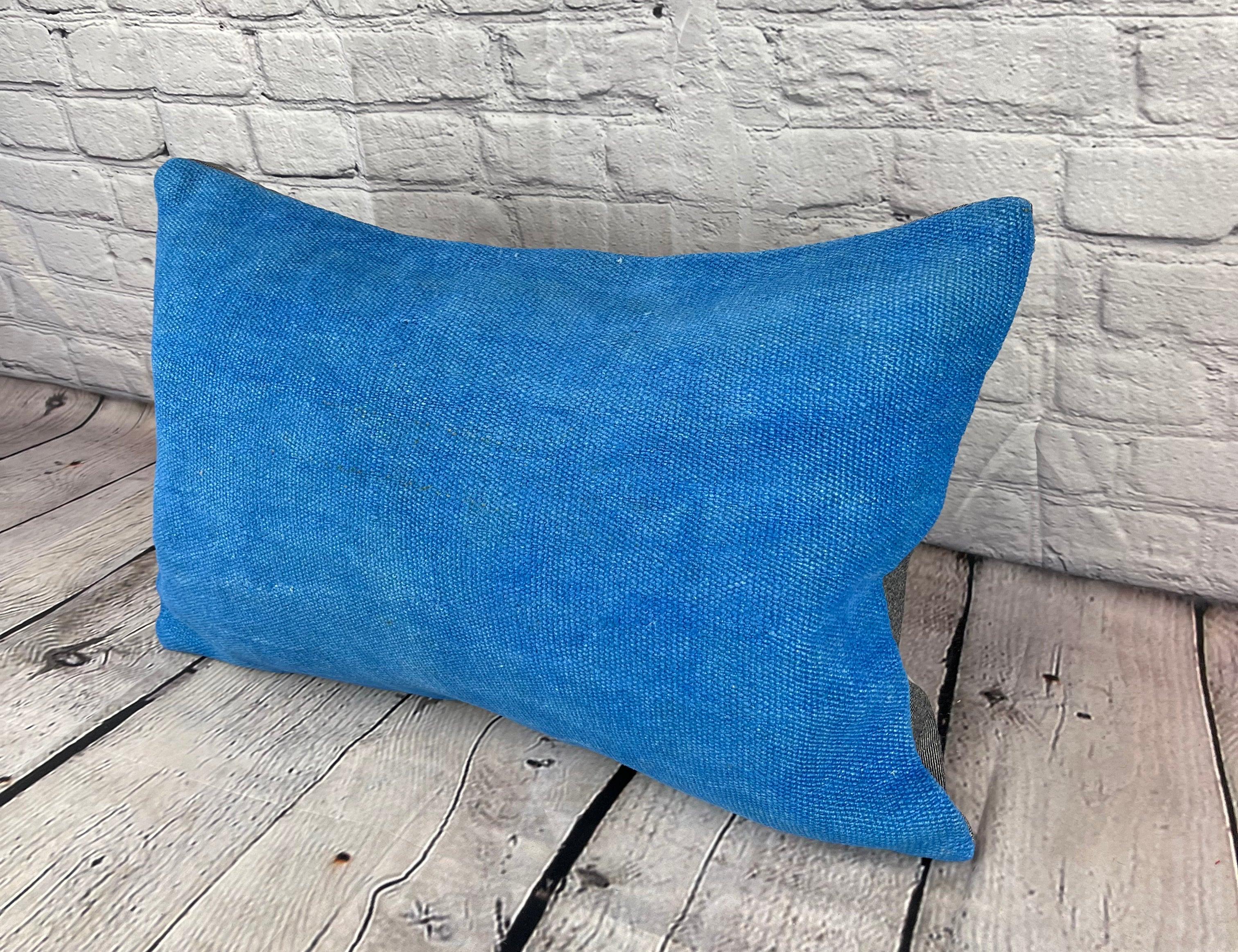 16 x 24 Cojín de cáñamo Cojín turco Funda de cojín azul natural #6246 Eleva la decoración de tu hogar con nuestro cojín de cáñamo Cojín turco. Esta exquisita funda de almohada, meticulosamente tejida a mano, añade un toque de elegancia y