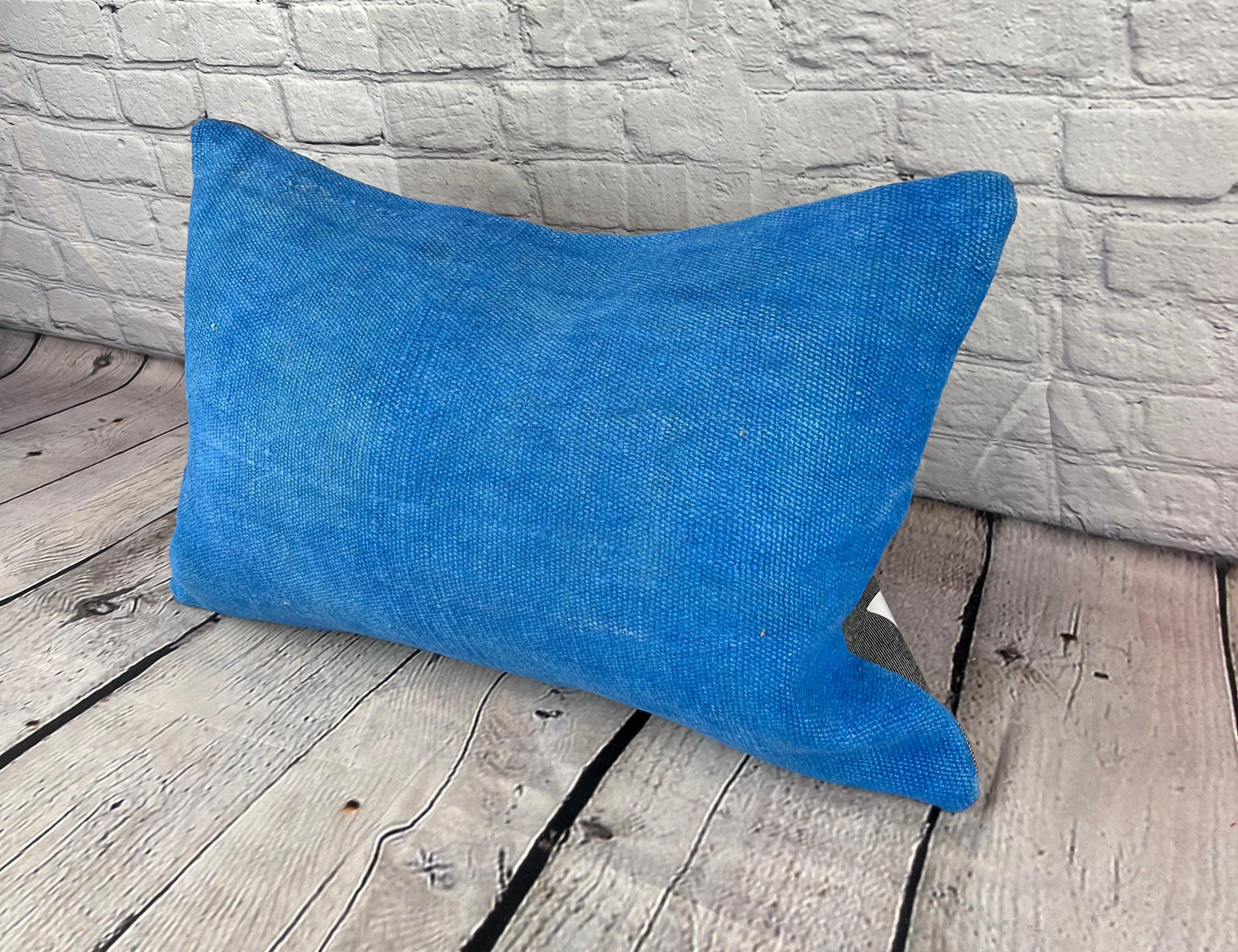 16 x 24 Cojín de cáñamo Cojín turco Funda de cojín azul natural #6247 Eleva la decoración de tu hogar con nuestro cojín de cáñamo Cojín turco. Esta exquisita funda de almohada, meticulosamente tejida a mano, añade un toque de elegancia y