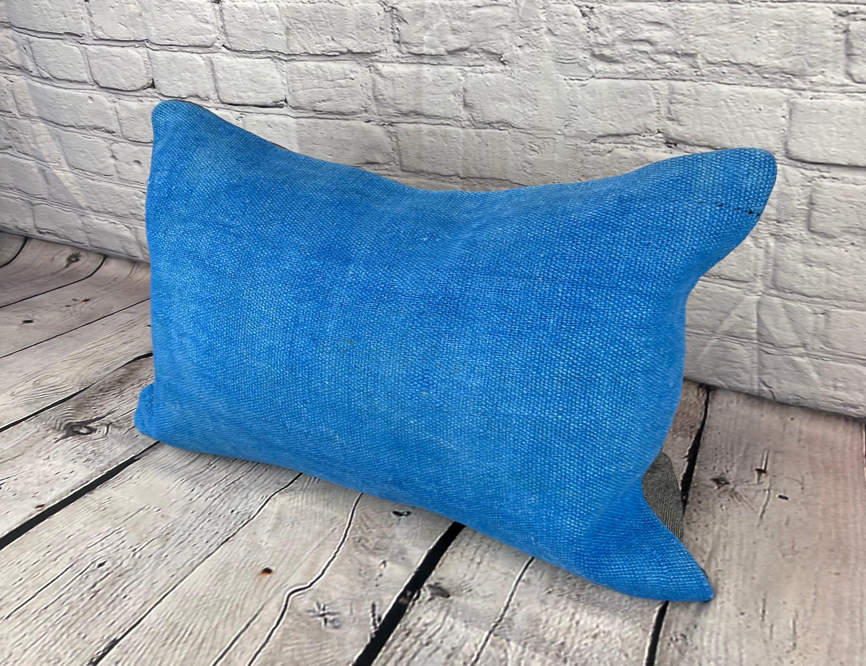 16 x 24 Cojín de cáñamo Cojín turco Funda de cojín azul natural #6248 Eleva la decoración de tu hogar con nuestro cojín de cáñamo Cojín turco. Esta exquisita funda de almohada, meticulosamente tejida a mano, añade un toque de elegancia y