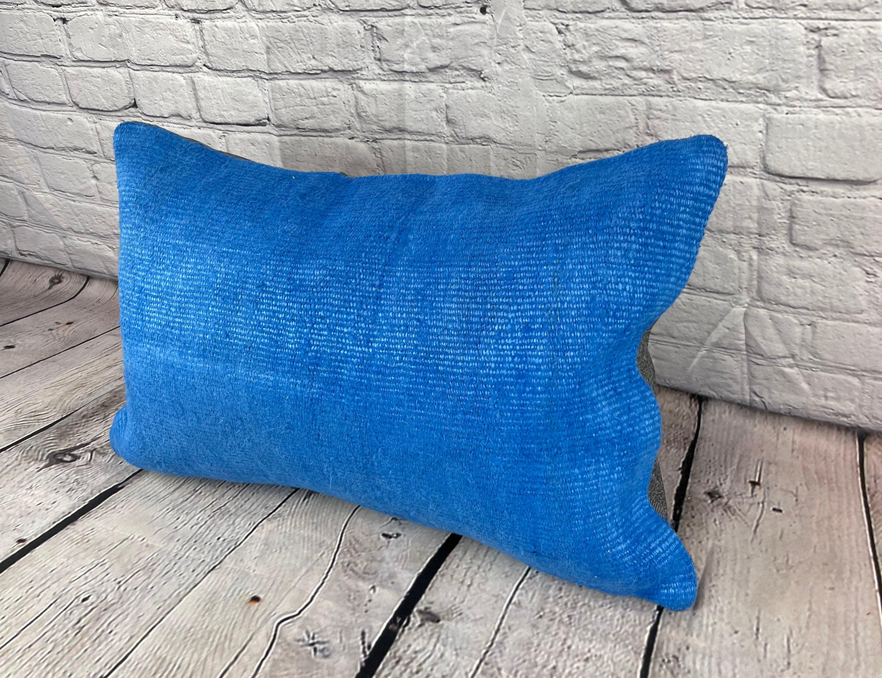 16 x 24 Cojín de cáñamo Cojín turco Funda de cojín azul natural #6252 Eleva la decoración de tu hogar con nuestro cojín de cáñamo Cojín turco. Esta exquisita funda de almohada, meticulosamente tejida a mano, añade un toque de elegancia y