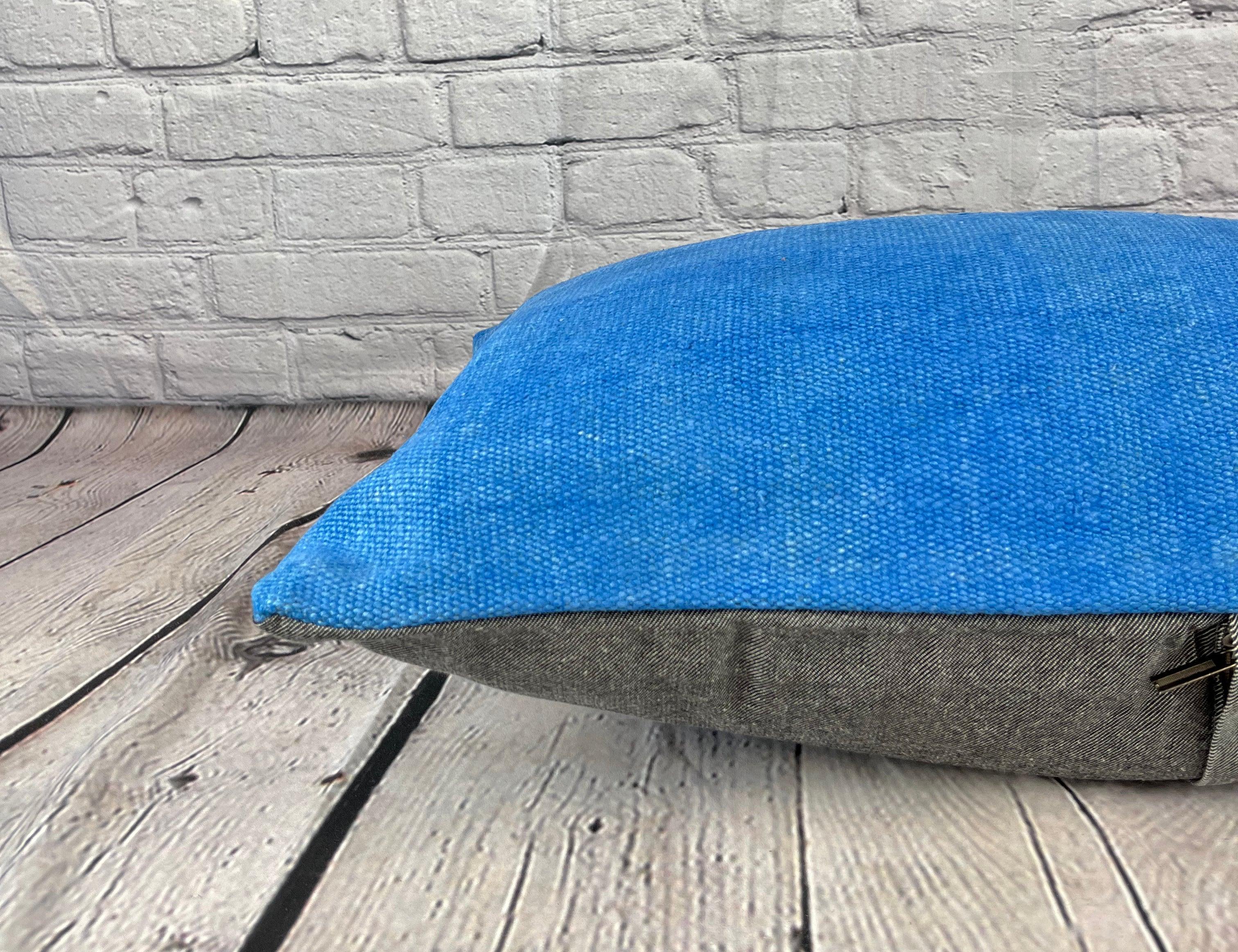 16 x 24 Zoll Kissen mit türkischem Kissen im Kissenschliff, natürliches Blau, Kissenbezug #6255 (Handgeknüpft) im Angebot