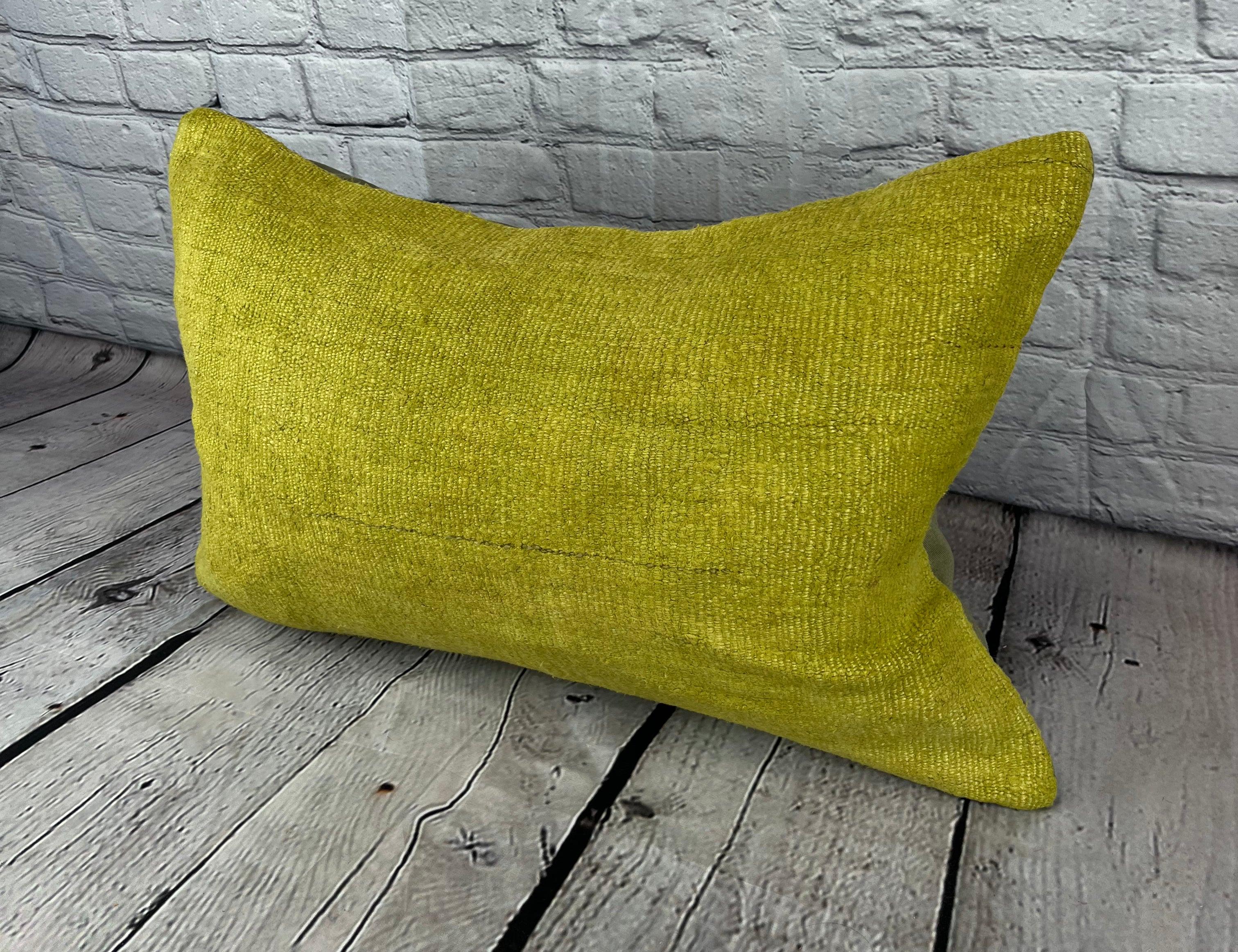 16 x 24 Hanf Kissen Türkisches Kissen Natürliches Grünes Kissen Kissenbezug #6377 Erhöhen Sie Ihr Heimdekor mit unserem Hanf Kissen Türkisches Kissen. Dieser exquisite, sorgfältig handgewebte Kissenbezug verleiht jedem Raum einen Hauch von Eleganz