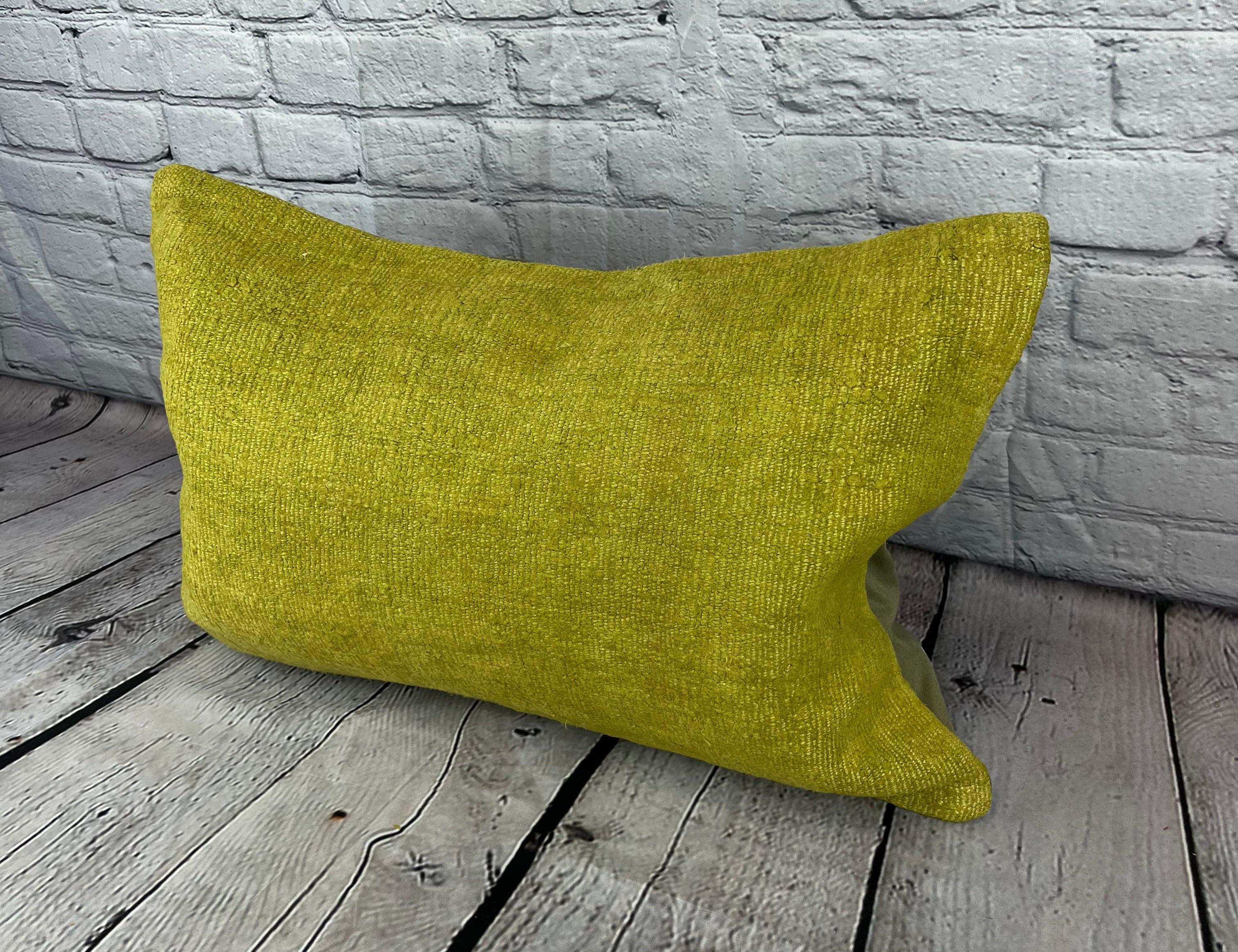 16 x 24 Hempe Pillow Turkish Cushion Natural Green Pillow Cushion Cover #6382 Élevez votre décoration intérieure avec notre Hemp Pillow Turkish Cushion. Cette exquise housse de coussin, méticuleusement tissée à la main, ajoute une touche d'élégance