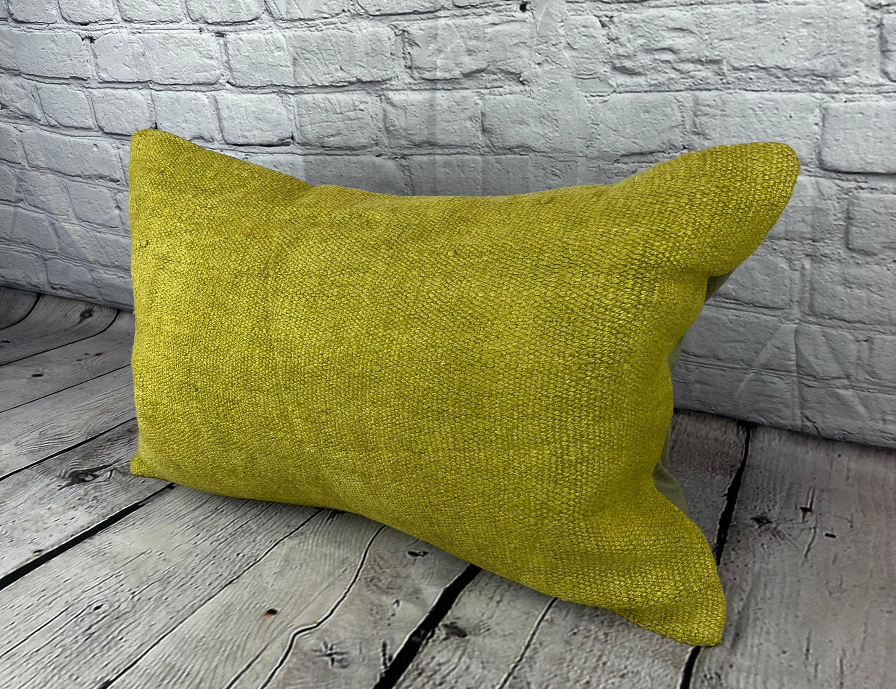 16 x 24 Hanf Kissen Türkisches Kissen Natürliches Grünes Kissen Kissenbezug #6383 Erhöhen Sie Ihre Wohnkultur mit unserem Hanf Kissen Türkisches Kissen. Dieser exquisite, sorgfältig handgewebte Kissenbezug verleiht jedem Raum einen Hauch von Eleganz
