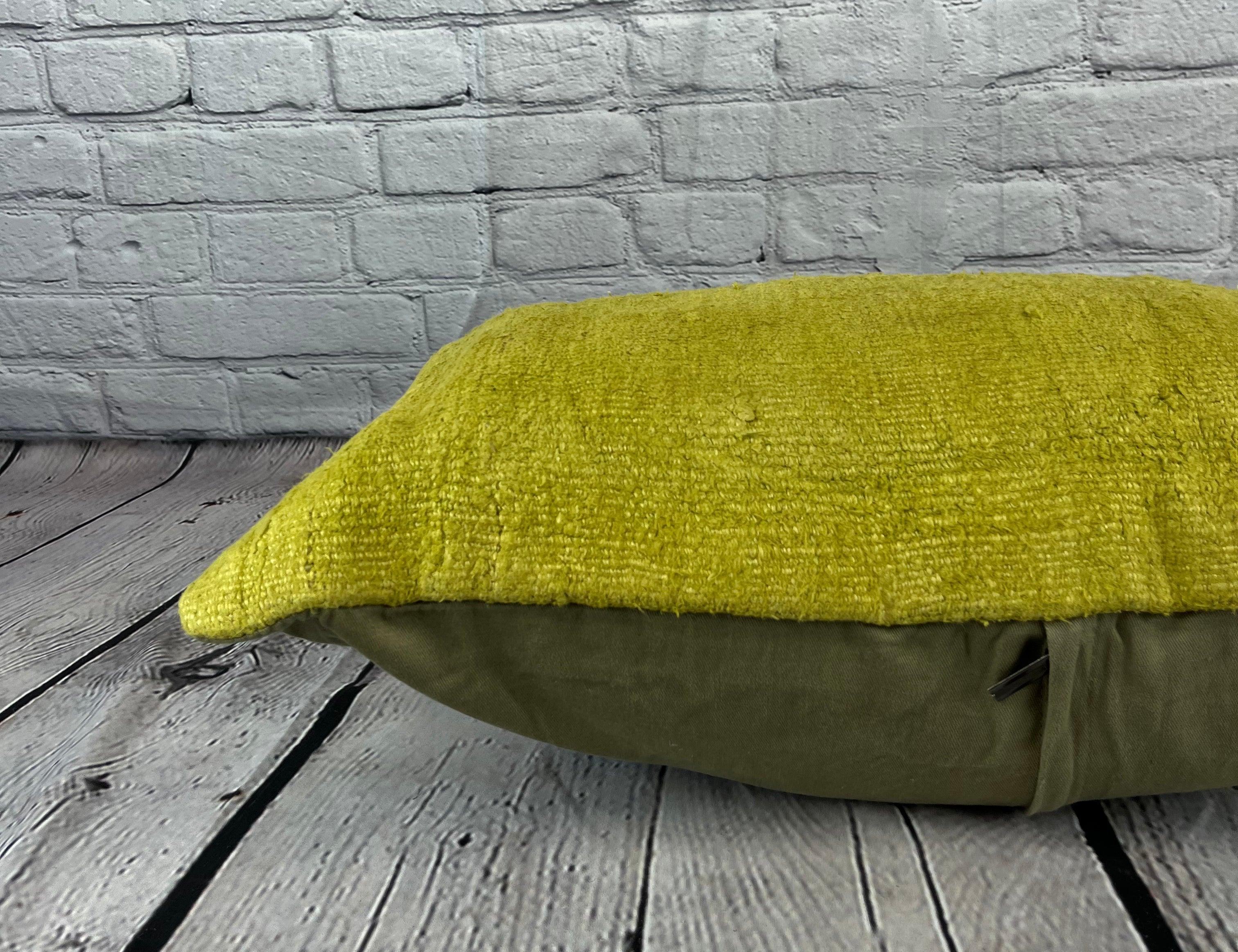 Noué à la main Coussin d'oreiller turc coussin vert naturel 16 x 24 n° 6384 en vente