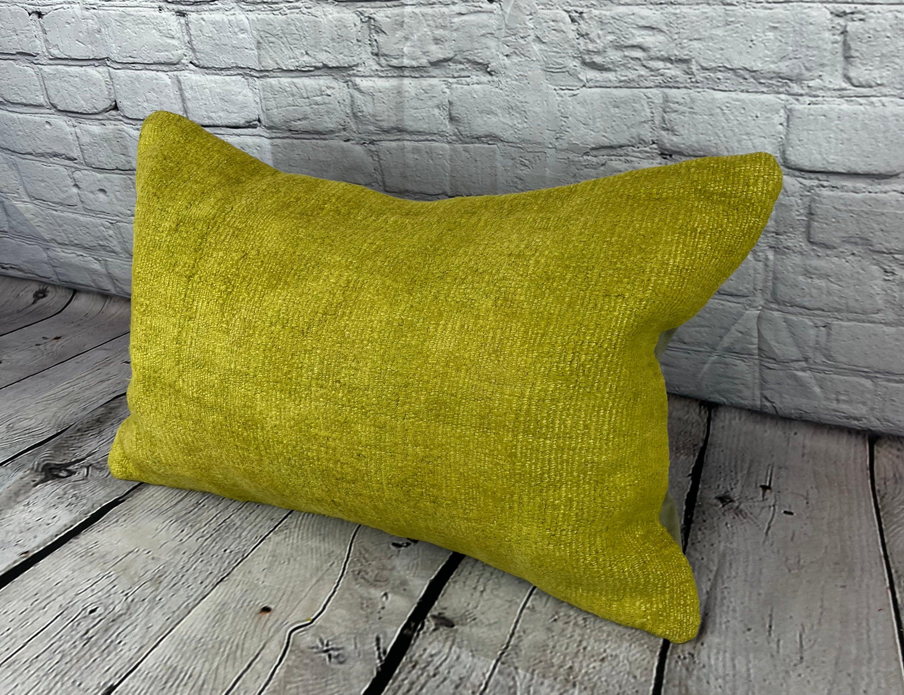 16 x 24 Hanf Kissen Türkisches Kissen Natürliches Grünes Kissen Kissenbezug #6386 Erhöhen Sie Ihr Heimdekor mit unserem Hanf Kissen Türkisches Kissen. Dieser exquisite, sorgfältig handgewebte Kissenbezug verleiht jedem Raum einen Hauch von Eleganz