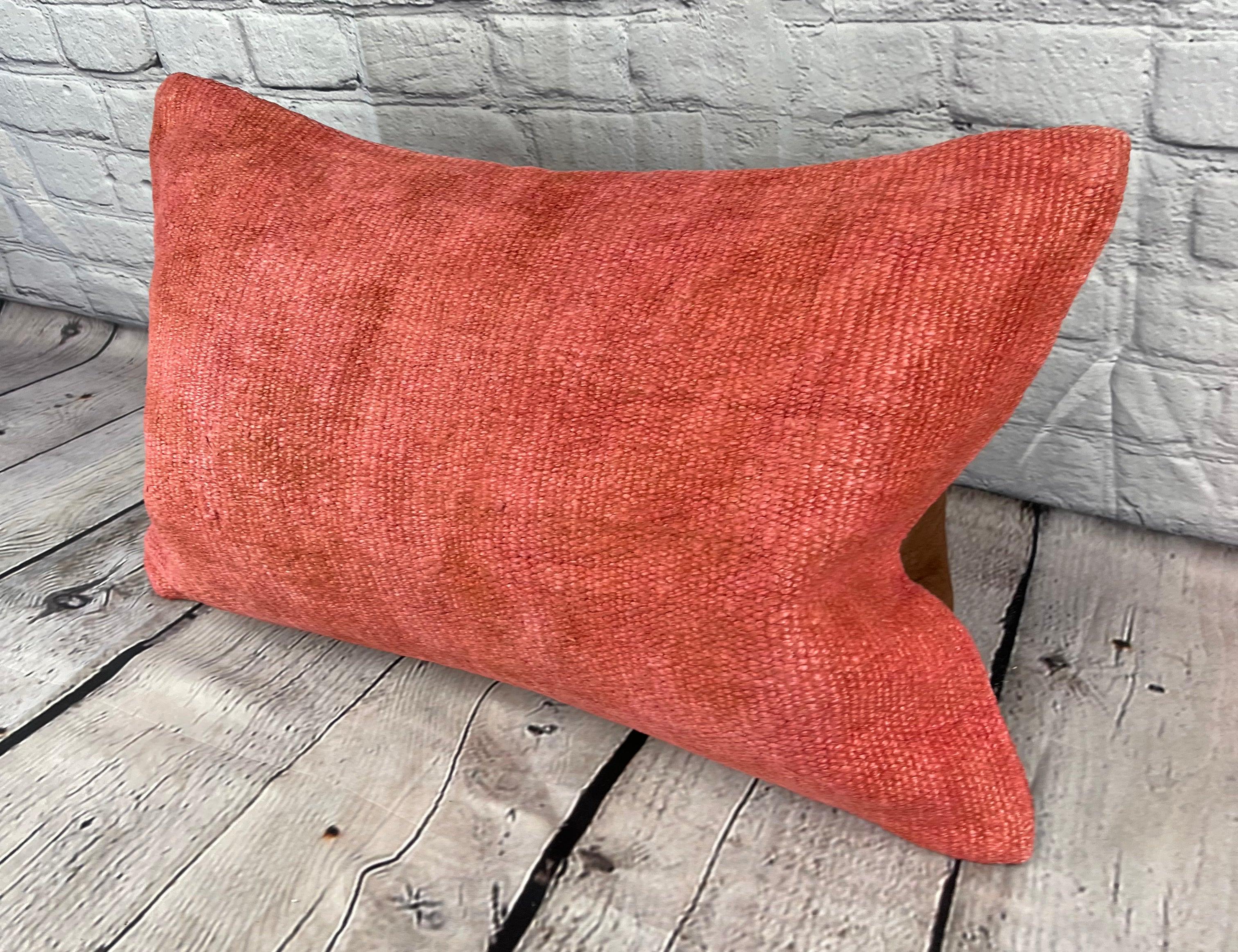 16 x 24 Cuscino in Canapa Cuscino Turco Nature Rosso Copricuscino #6013 Migliora l'arredamento della tua casa con il nostro Cuscino in Canapa Cuscino Turco. Questo squisito copricuscino, meticolosamente tessuto a mano, aggiunge un tocco di eleganza