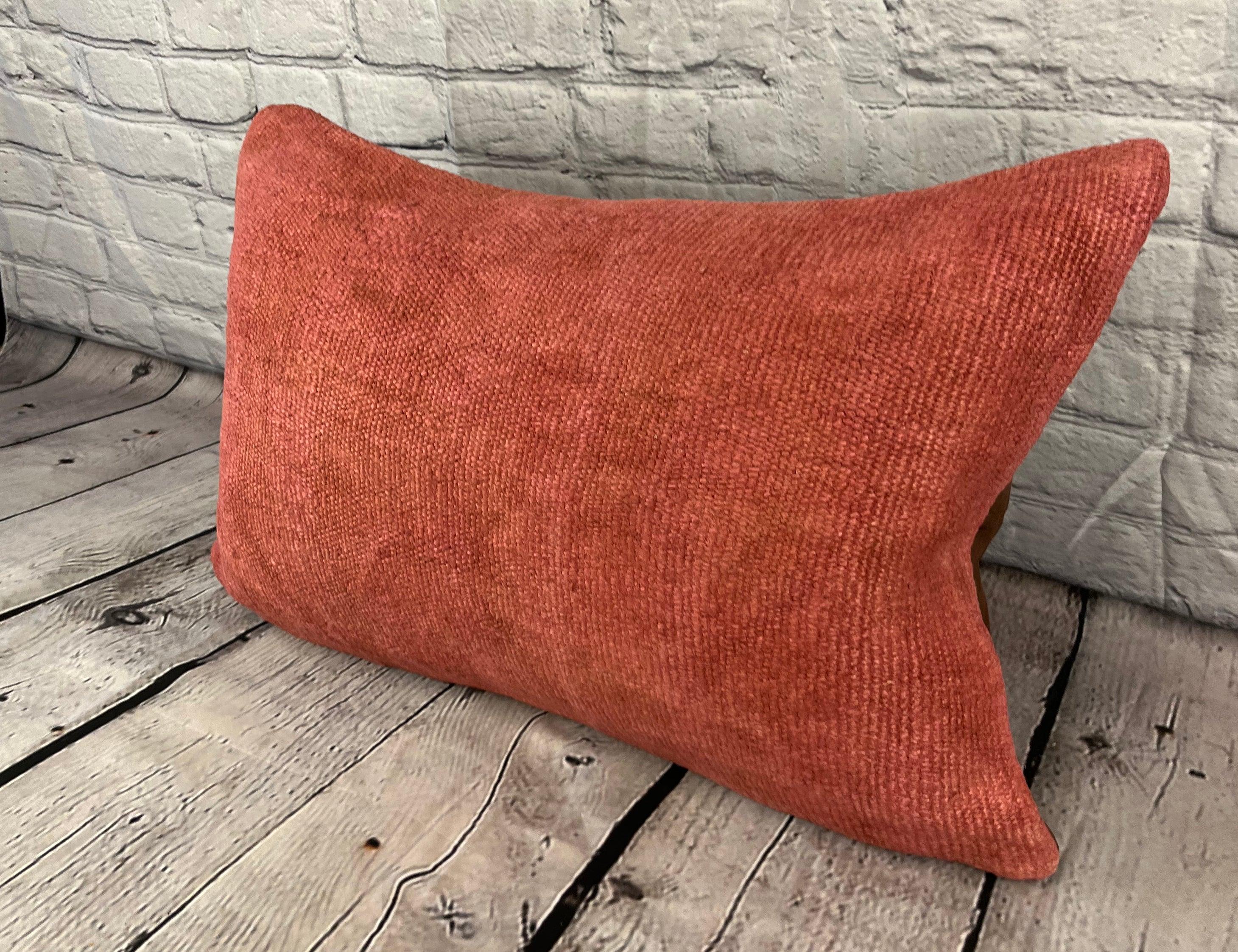 16 x 24 Hanf Kissen Türkisches Kissen Natürliches Rotes Kissen Kissenbezug #6015 Erhöhen Sie Ihr Heimdekor mit unserem Hanf Kissen Türkisches Kissen. Dieser exquisite, sorgfältig handgewebte Kissenbezug verleiht jedem Raum einen Hauch von Eleganz