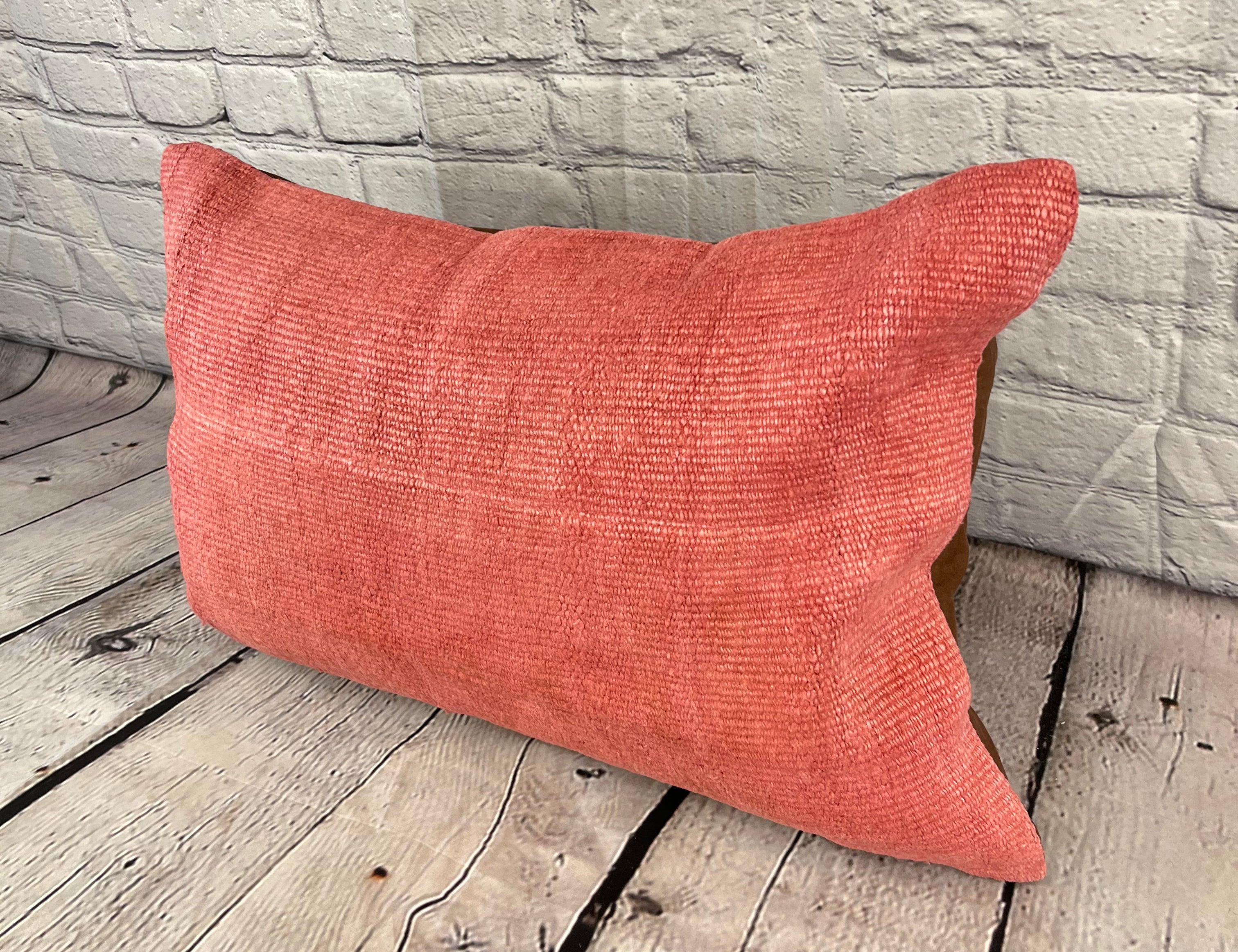 16 x 24 Cuscino in Canapa Cuscino Turco Nature Red Cuscino Copricuscino #6020 Migliora l'arredamento della tua casa con il nostro Cuscino in Canapa Cuscino Turco. Questo squisito copricuscino, meticolosamente tessuto a mano, aggiunge un tocco di