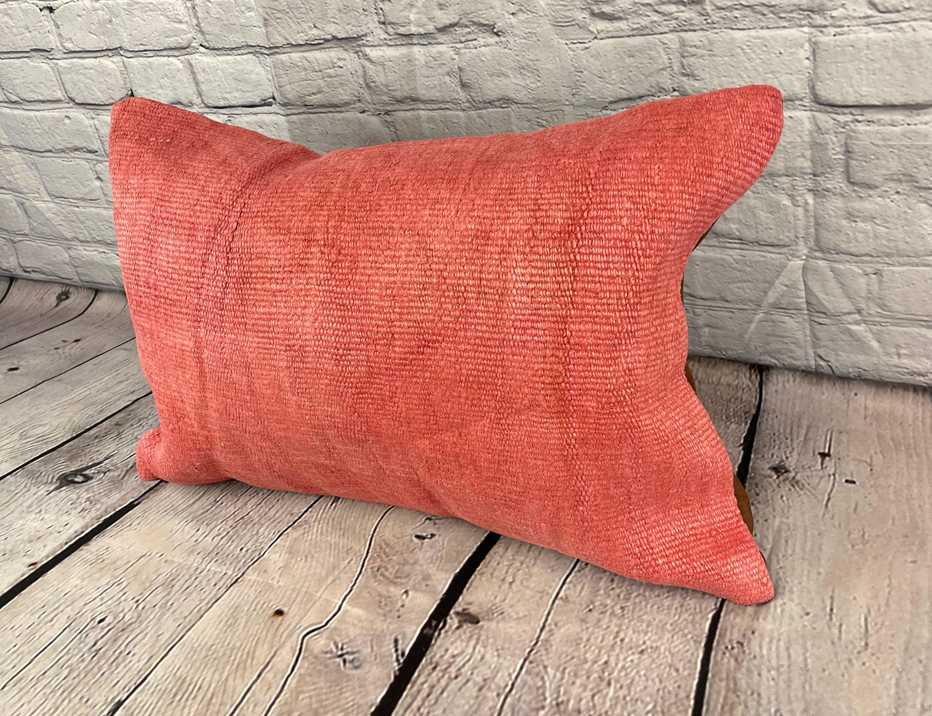 16 x 24 Hanf Kissen Türkisches Kissen Natürliches Rotes Kissen Kissenbezug #6023 Erhöhen Sie Ihr Heimdekor mit unserem Hanf Kissen Türkisches Kissen. Dieser exquisite, sorgfältig handgewebte Kissenbezug verleiht jedem Raum einen Hauch von Eleganz