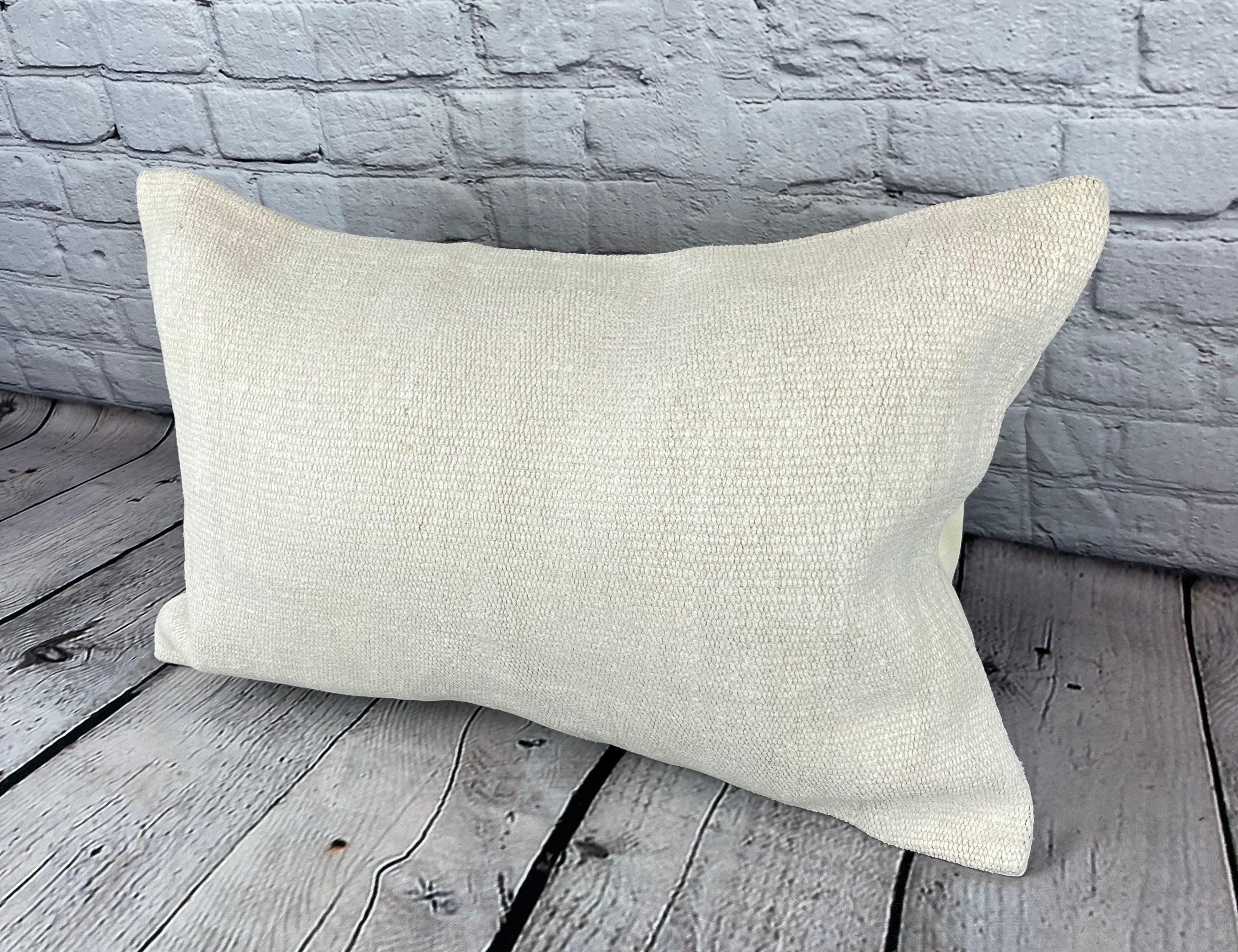 16 x 24 Almohada de cáñamo Cojín turco Funda de cojín blanca natural #6079 Eleva la decoración de tu hogar con nuestra Almohada de cáñamo Cojín turco. Esta exquisita funda de almohada, meticulosamente tejida a mano, añade un toque de elegancia y