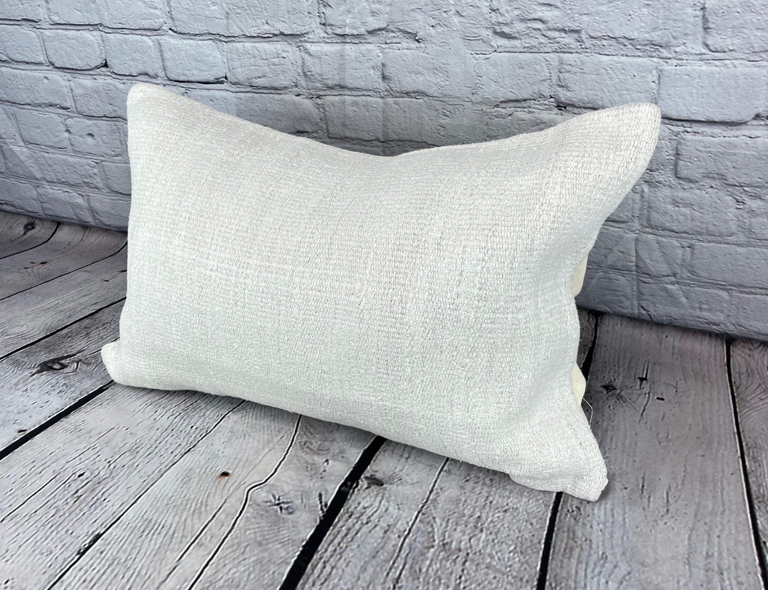 16 x 24 Almohada de cáñamo Cojín turco Funda de cojín blanca natural #6081 Eleva la decoración de tu hogar con nuestra Almohada de cáñamo Cojín turco. Esta exquisita funda de almohada, meticulosamente tejida a mano, añade un toque de elegancia y