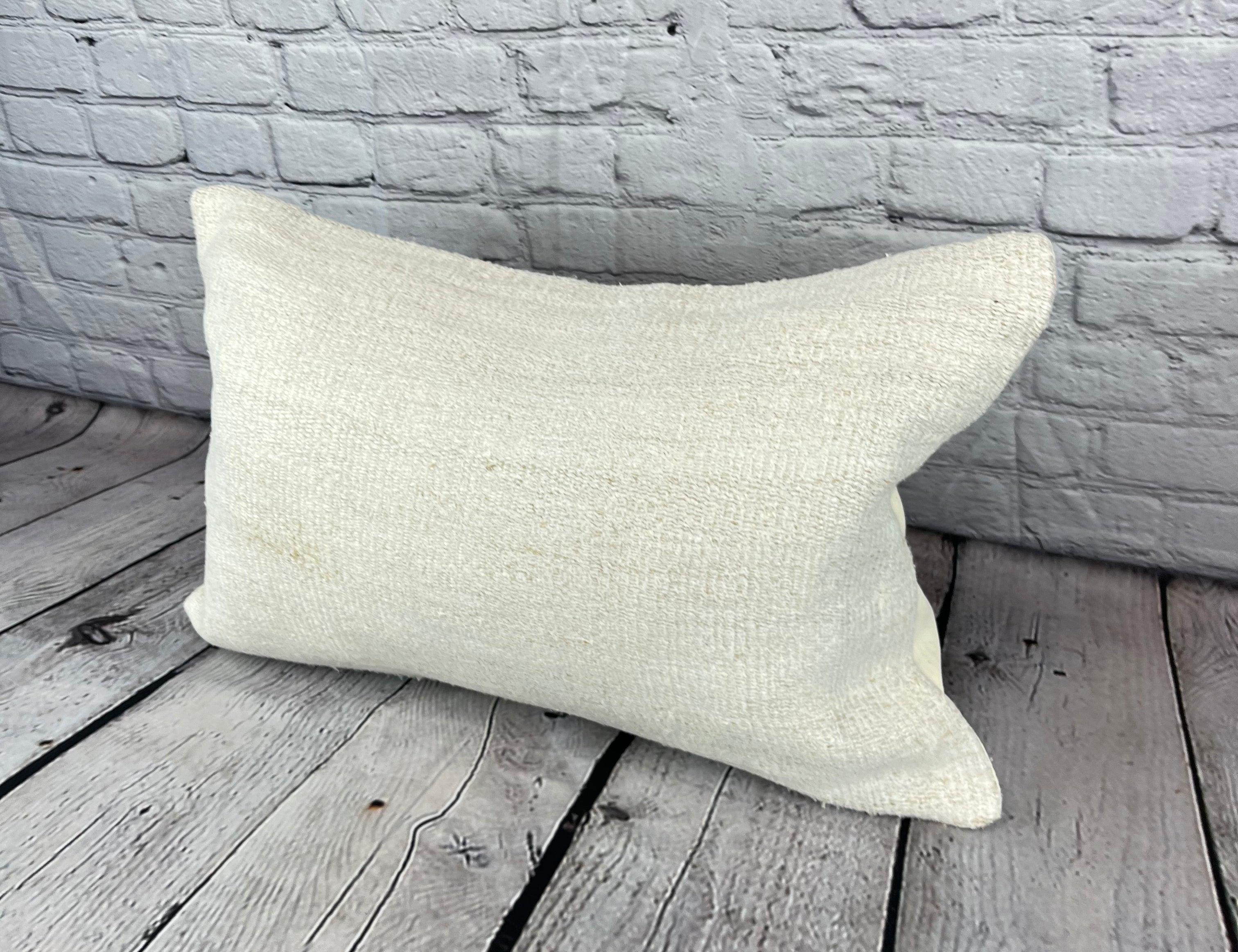 16 x 24 Almohada de cáñamo Cojín turco Funda de cojín blanca natural #6084 Eleva la decoración de tu hogar con nuestra Almohada de cáñamo Cojín turco. Esta exquisita funda de almohada, meticulosamente tejida a mano, añade un toque de elegancia y