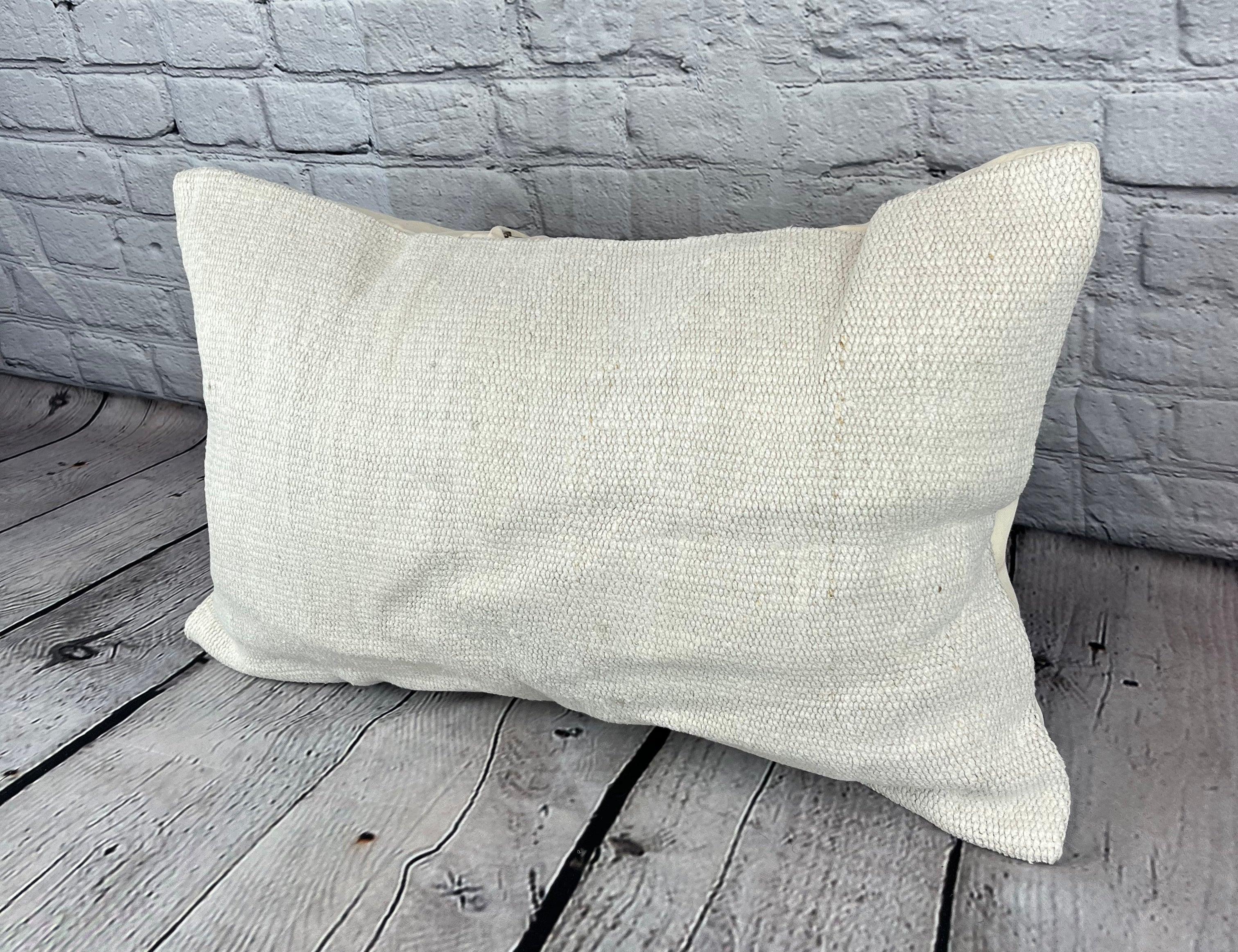 16 x 24 Almohada de cáñamo Cojín turco Funda de cojín blanco natural #6116 Eleva la decoración de tu hogar con nuestra Almohada de cáñamo Cojín turco. Esta exquisita funda de almohada, meticulosamente tejida a mano, añade un toque de elegancia y